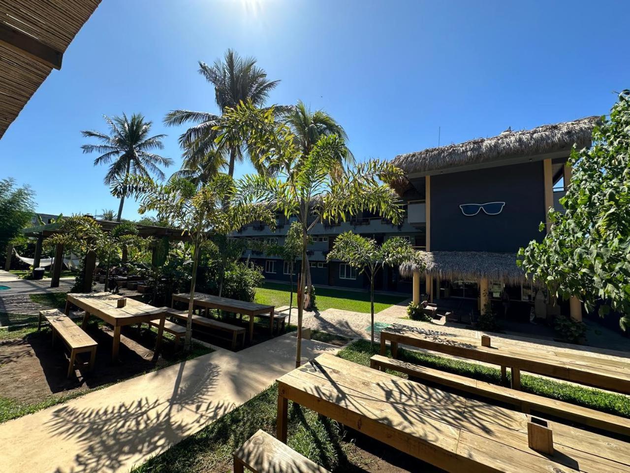 Hostel Straw Surf & Bar *