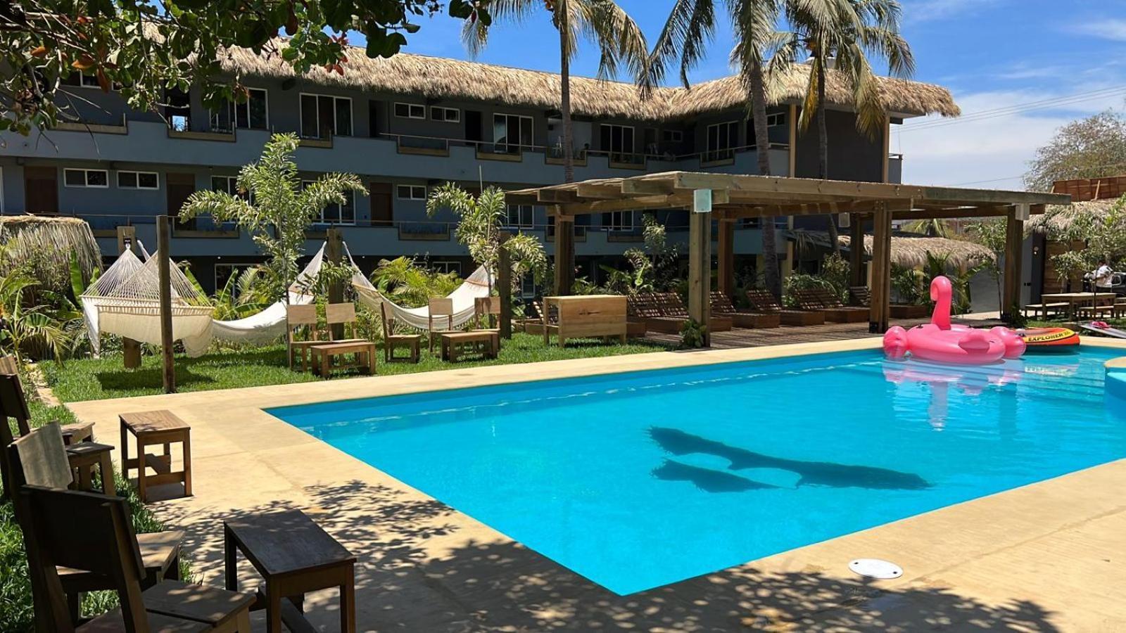 Hostel Straw Surf & Bar Brisas de Zicatela
