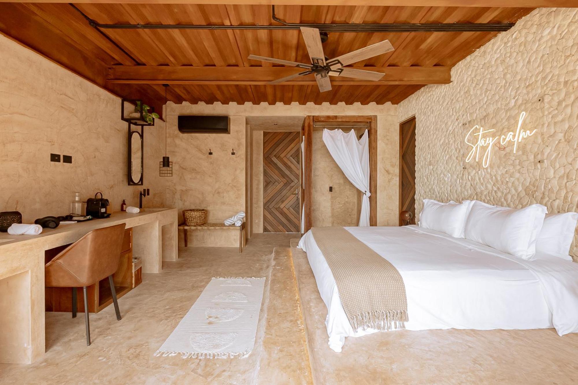Awa Boutique - Front Hotel