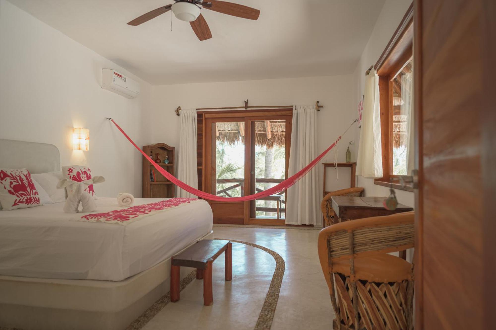 Casa Iguana - Beachfront 3*
