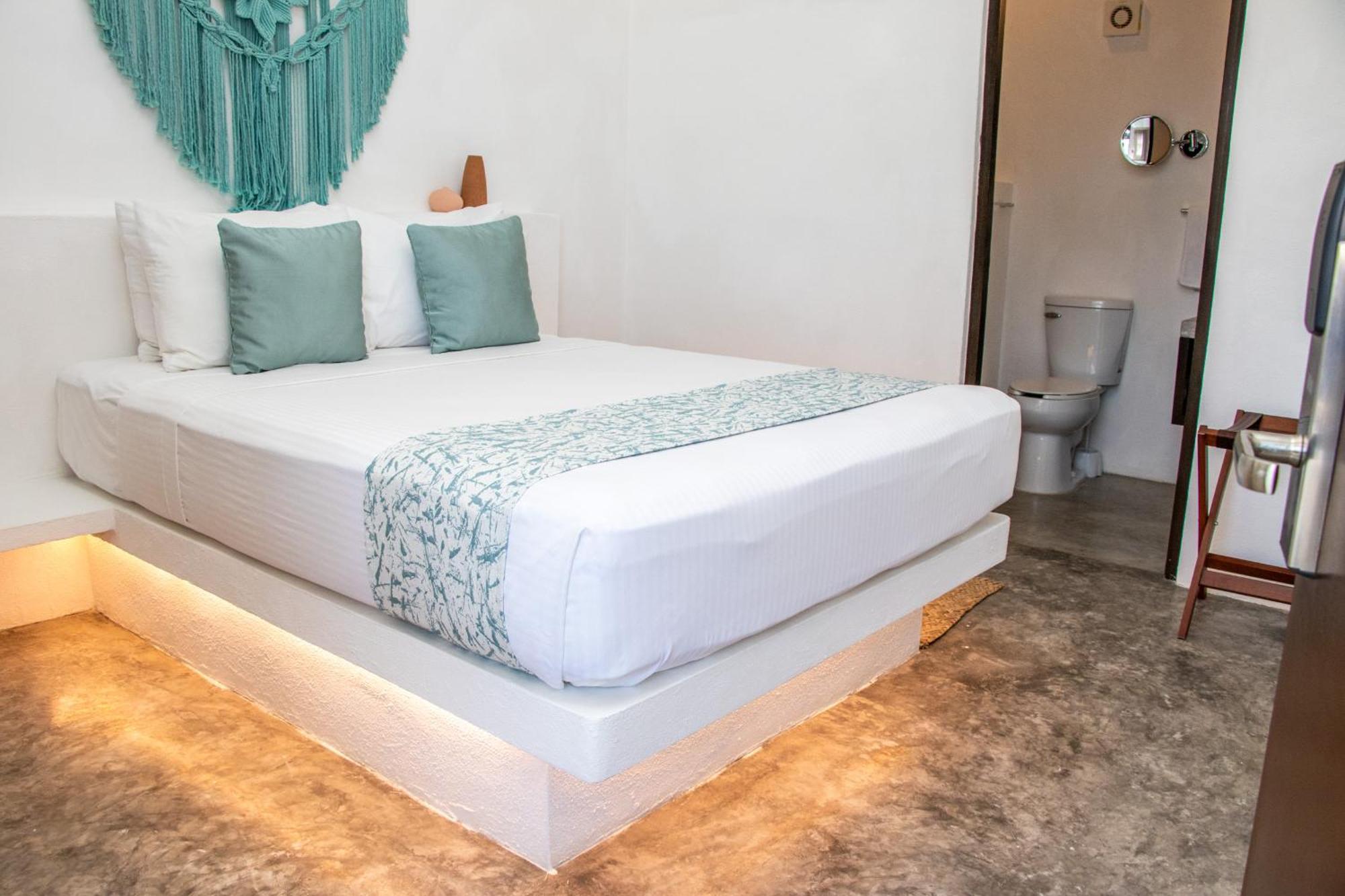 Hau Holbox, Oceanfront Boutique