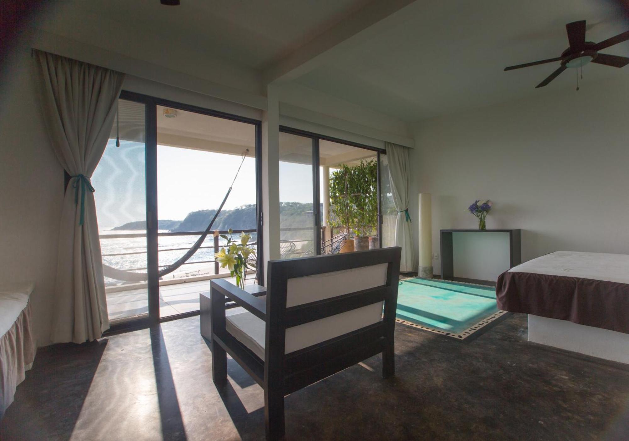 Hotel Manta Raya - Right On The 3*