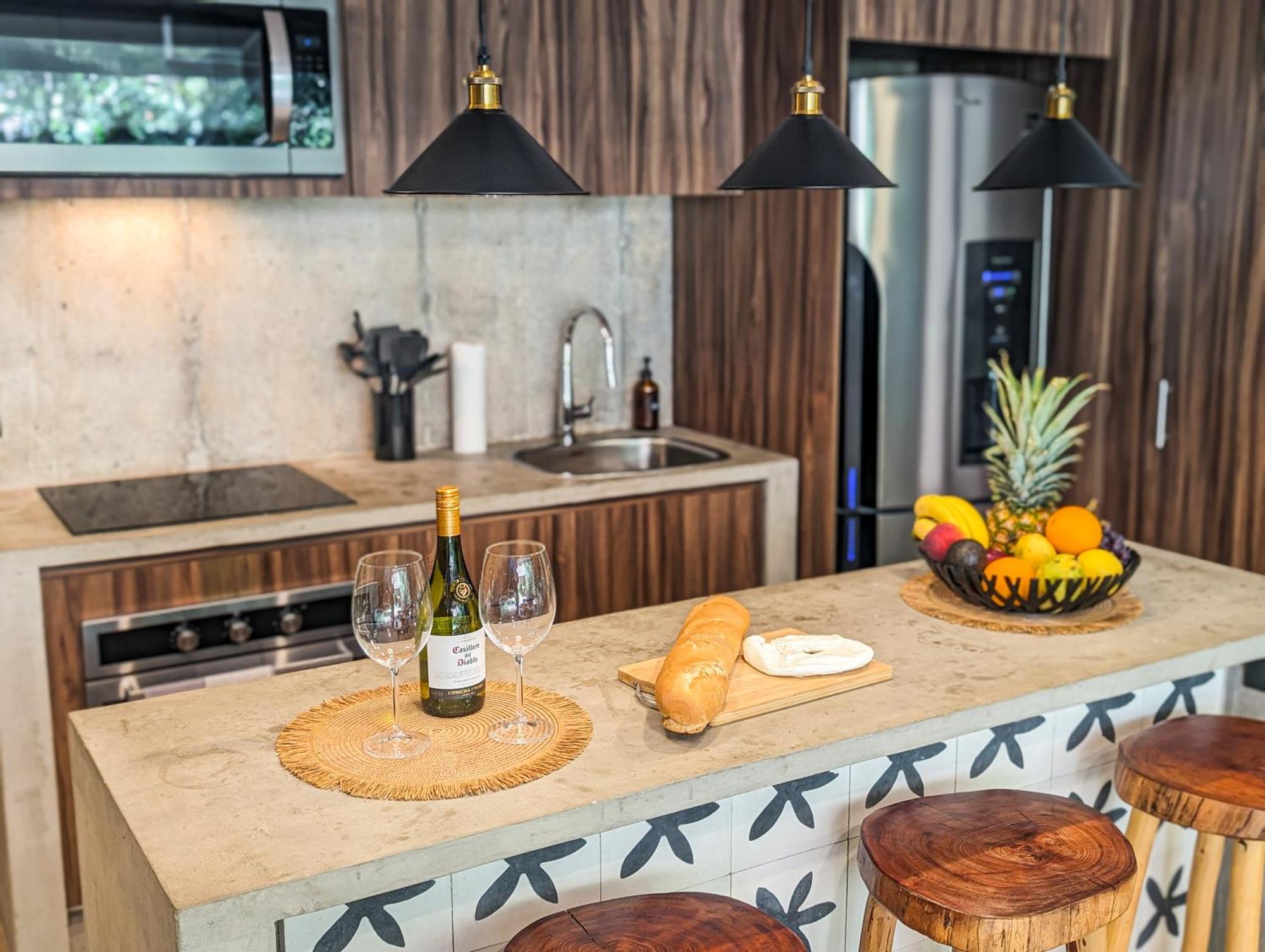2-br Tropical Retreat With Sauna, Gym And Pool Apartment *