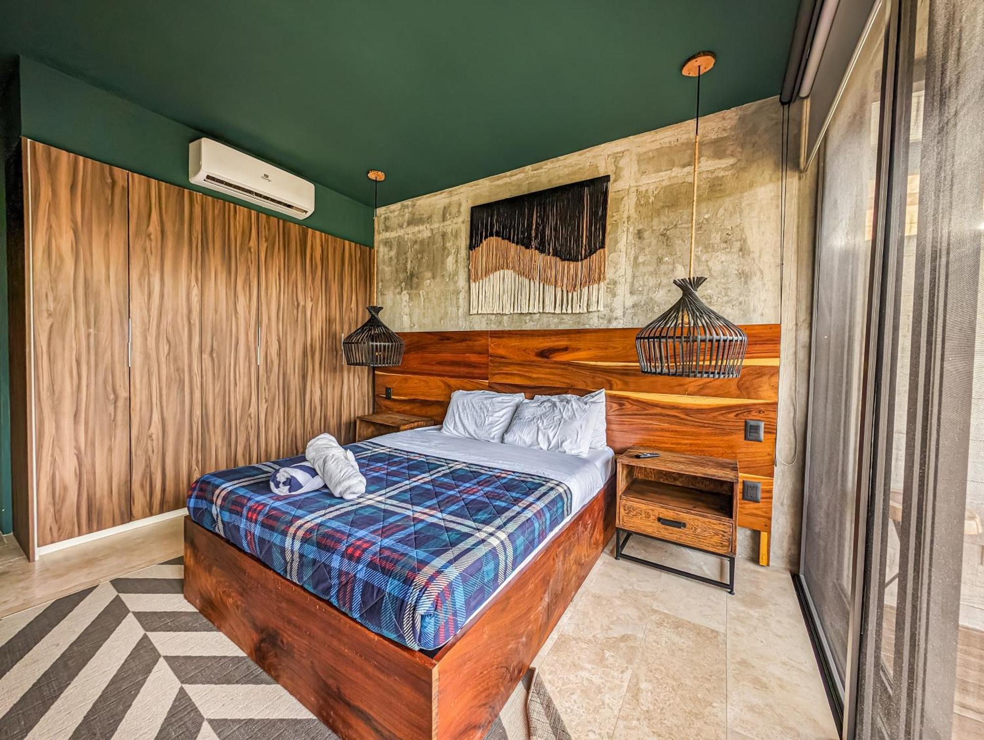 2-br Tropical Retreat With Sauna, Gym And Pool Apartment *