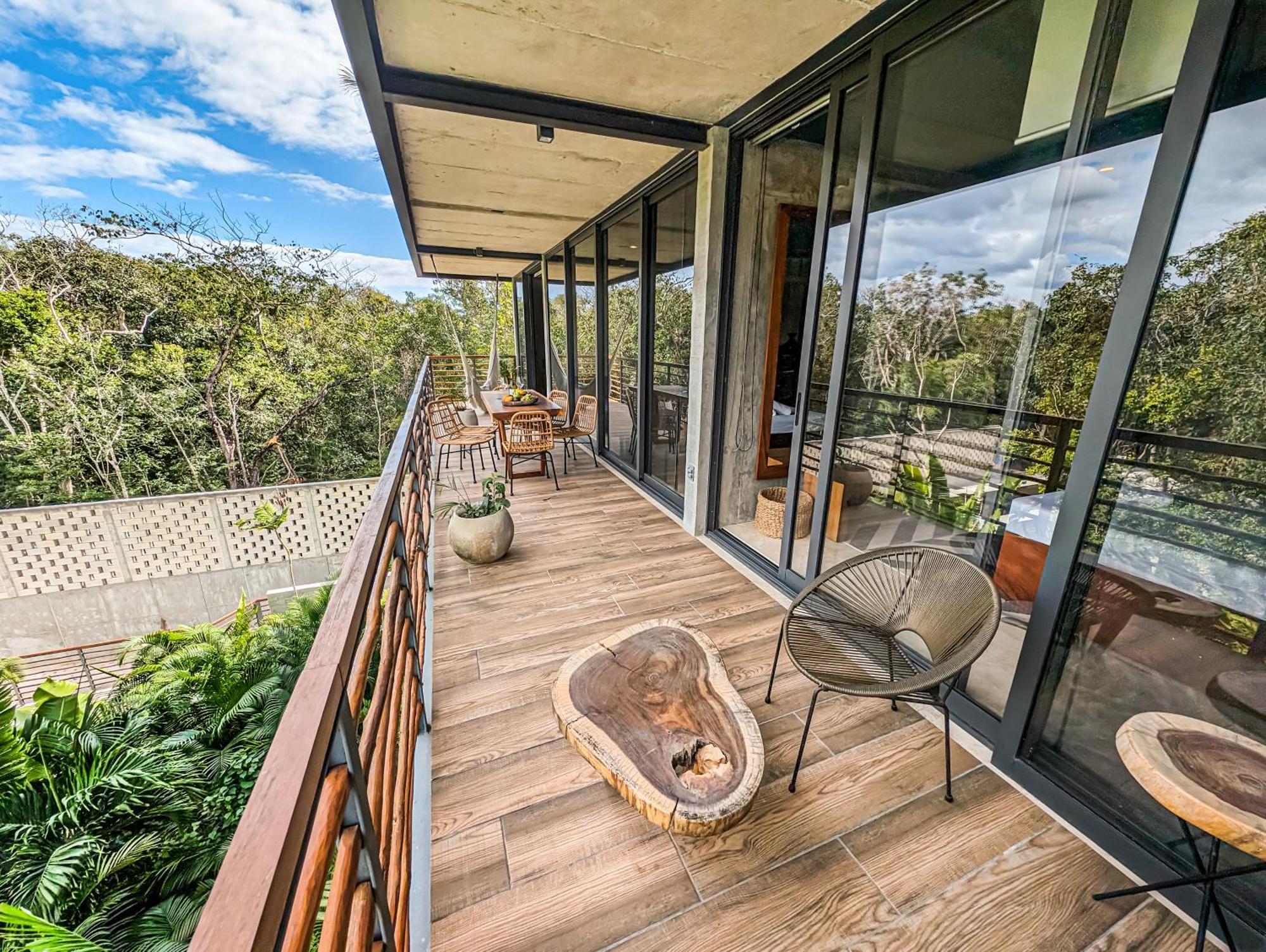 2-br Tropical Retreat With Sauna, Gym And Pool Apartment