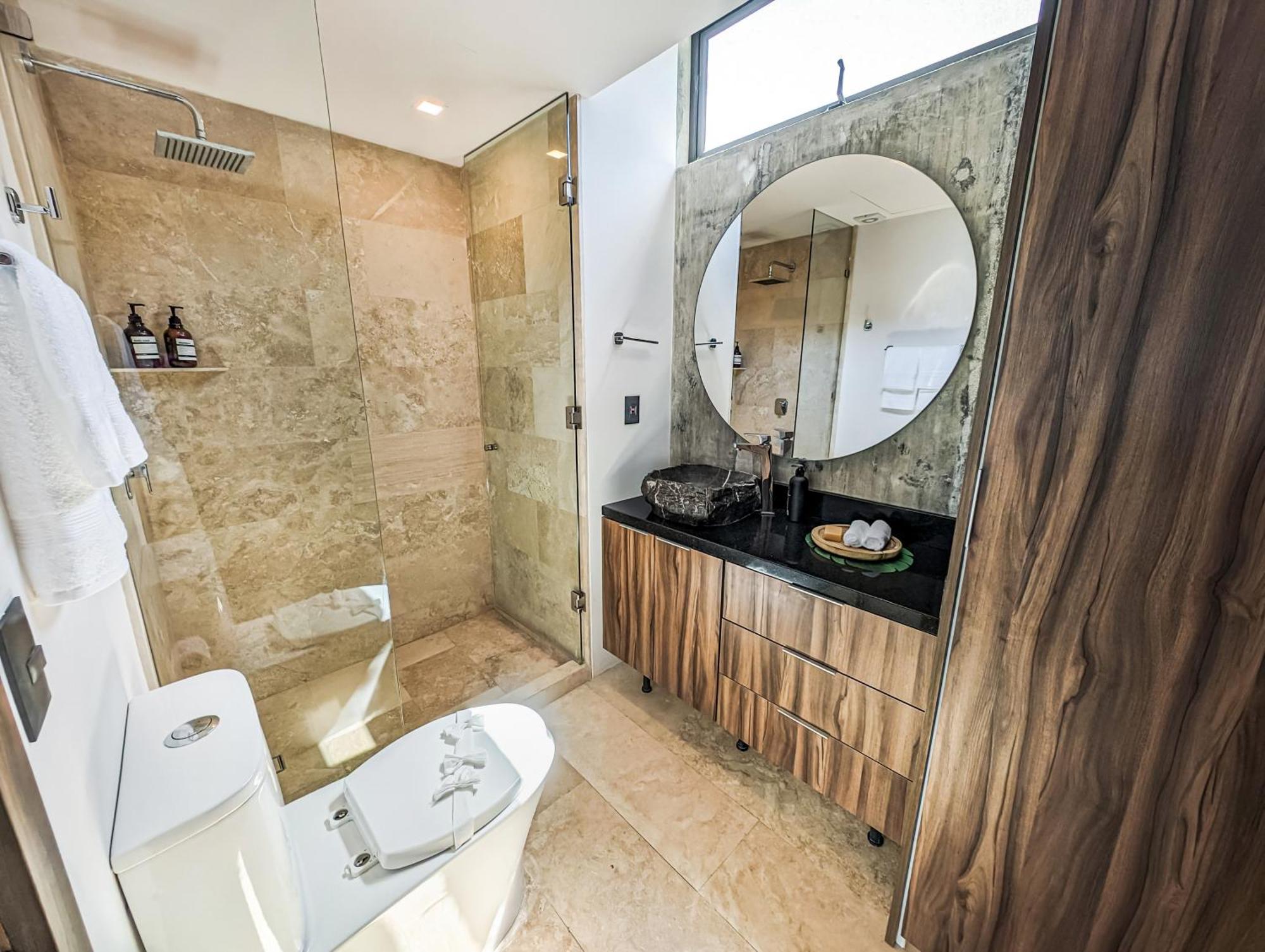 2-br Tropical Retreat With Sauna, Gym And Pool Apartment