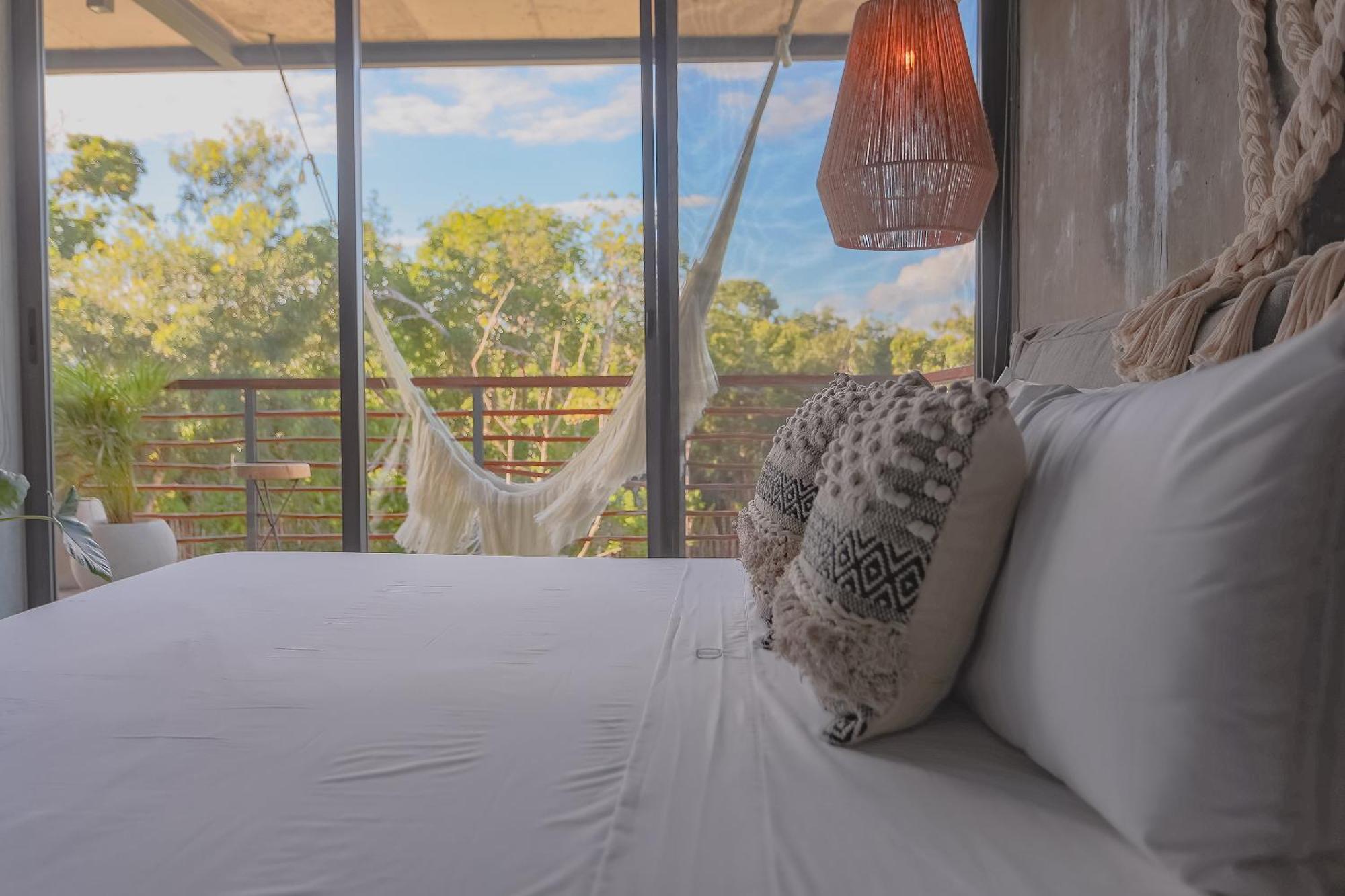 Apartment 2-br Tropical Retreat With Sauna, Gym And Pool