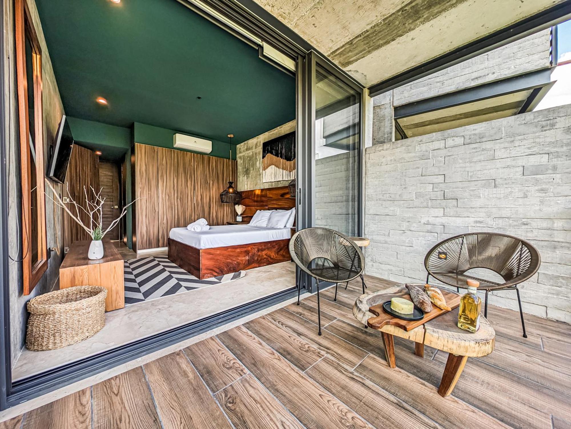 2-br Tropical Retreat With Sauna, Gym And Pool Apartment *