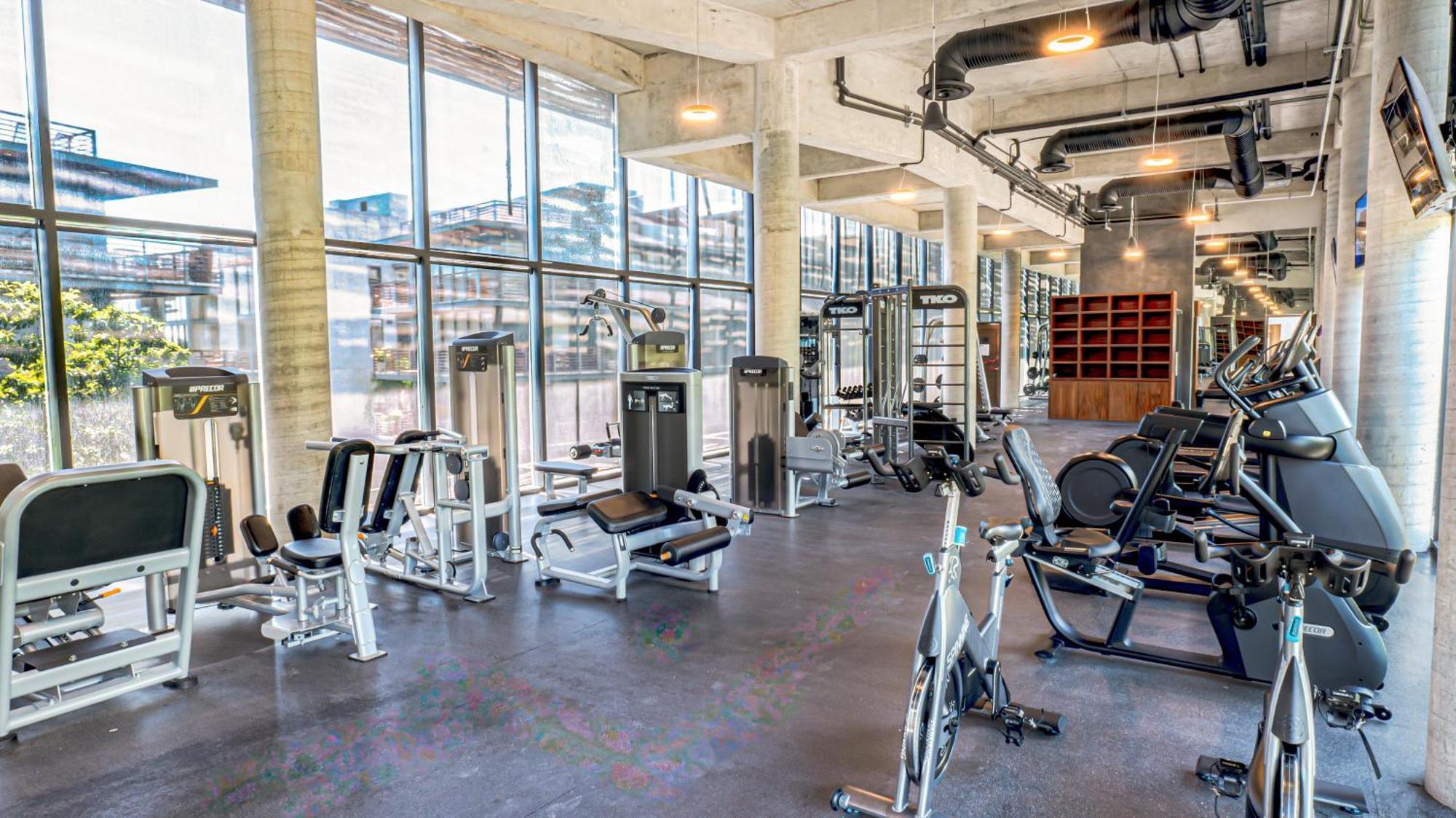 Apartment 2-br Tropical Retreat With Sauna, Gym And Pool *