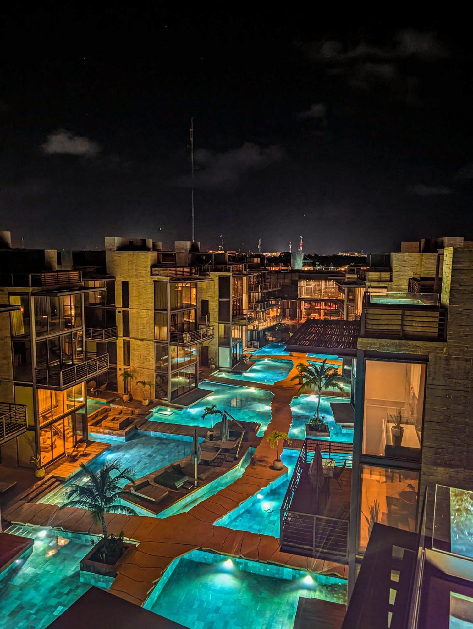 2-br Tropical Retreat With Sauna, Gym And Pool Apartment