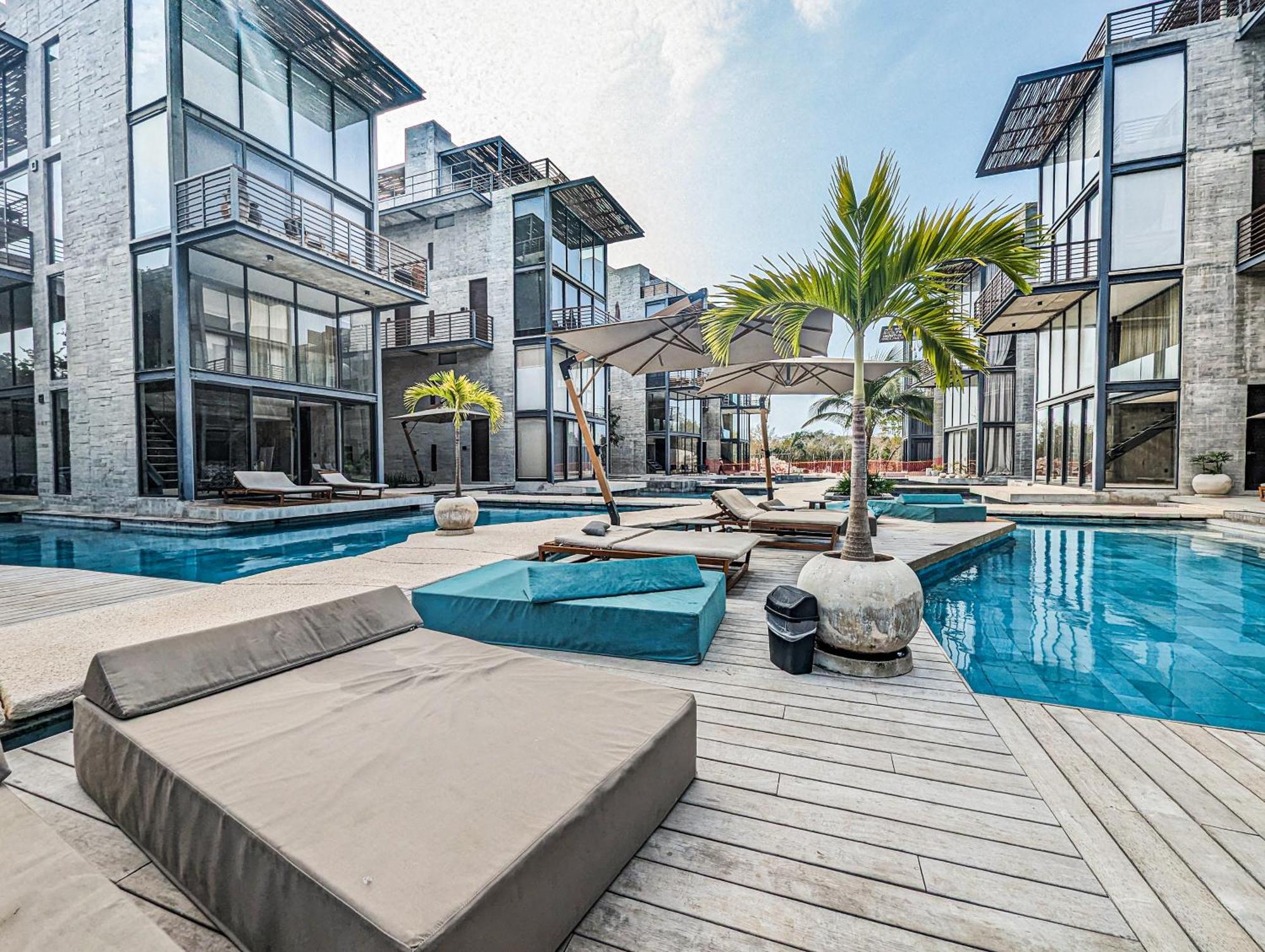 2-br Tropical Retreat With Sauna, Gym And Pool Apartment