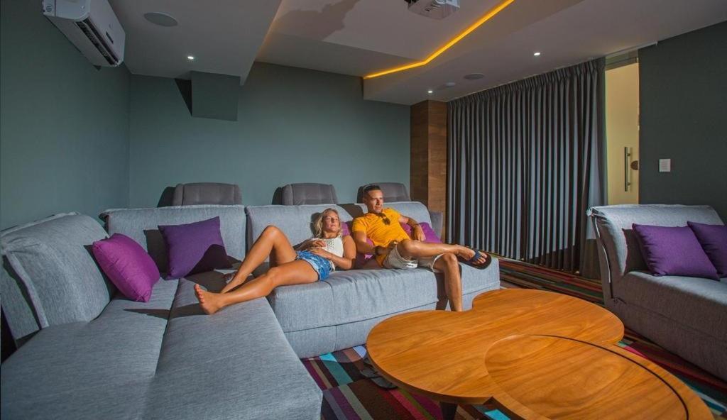 Apartment Premium Ph W/ Private Pool Near 5th Ave.