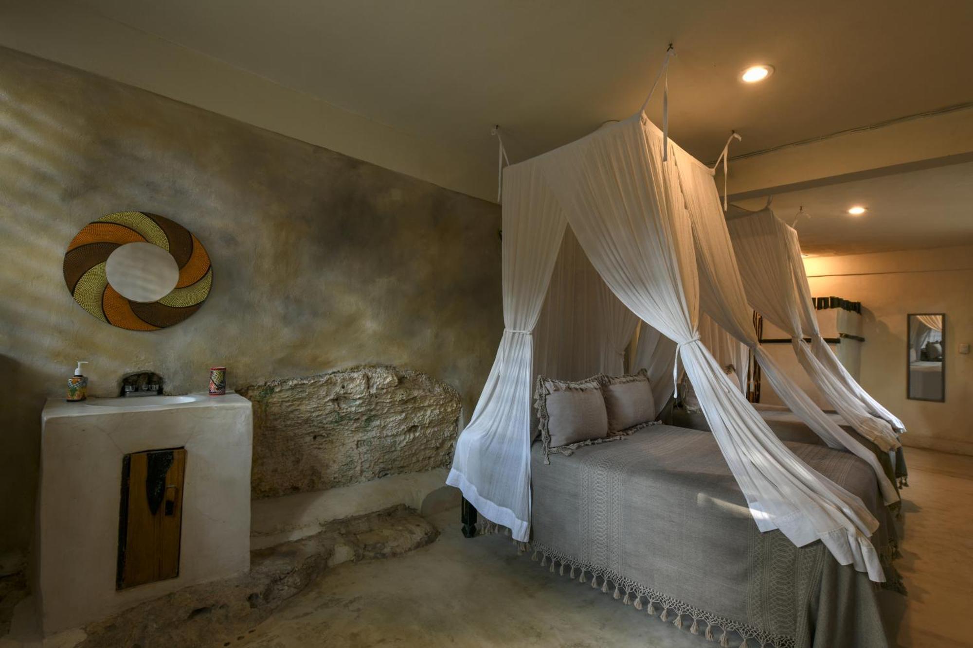 Diamante K - Inside National Park Hotel