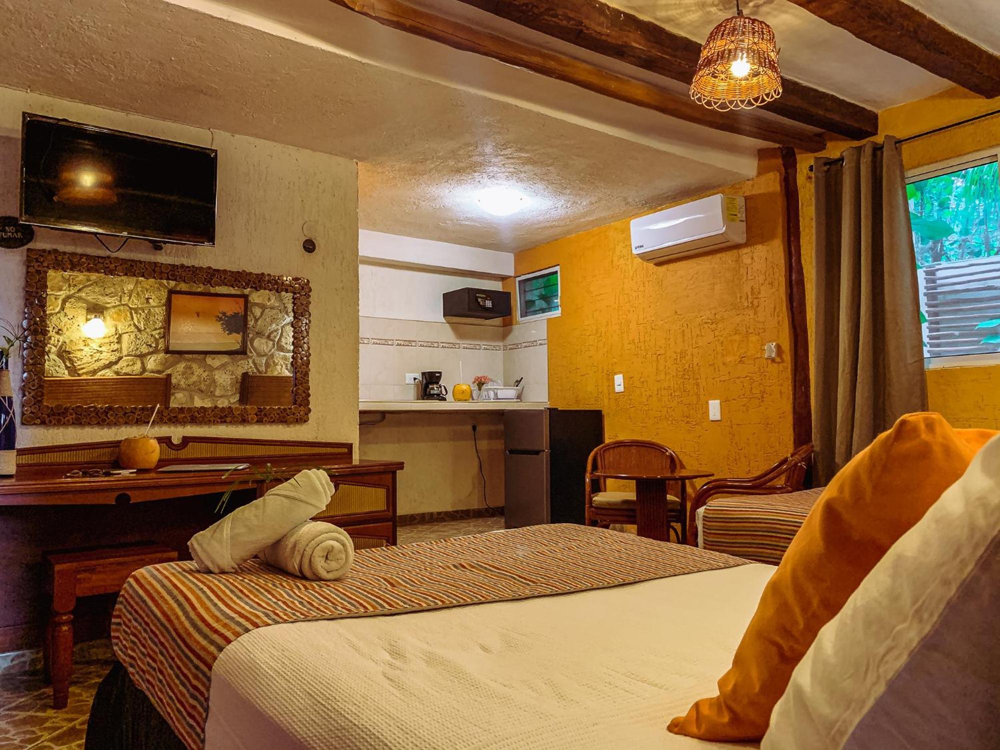 Hotel Golden Paradise Town