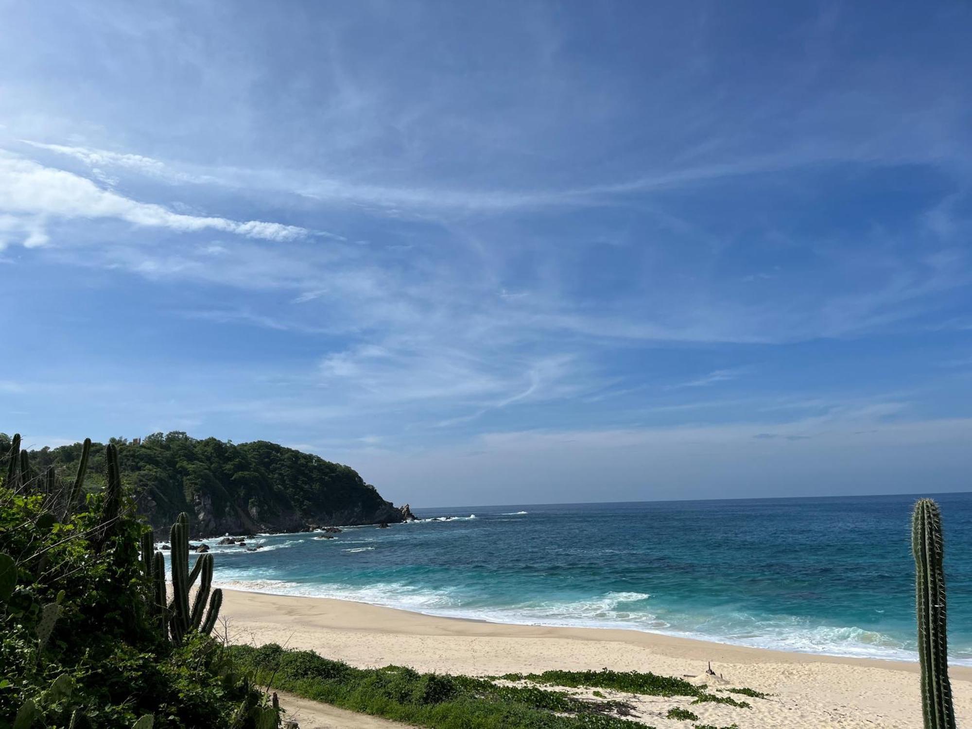Hotel Manta Raya - Right On The