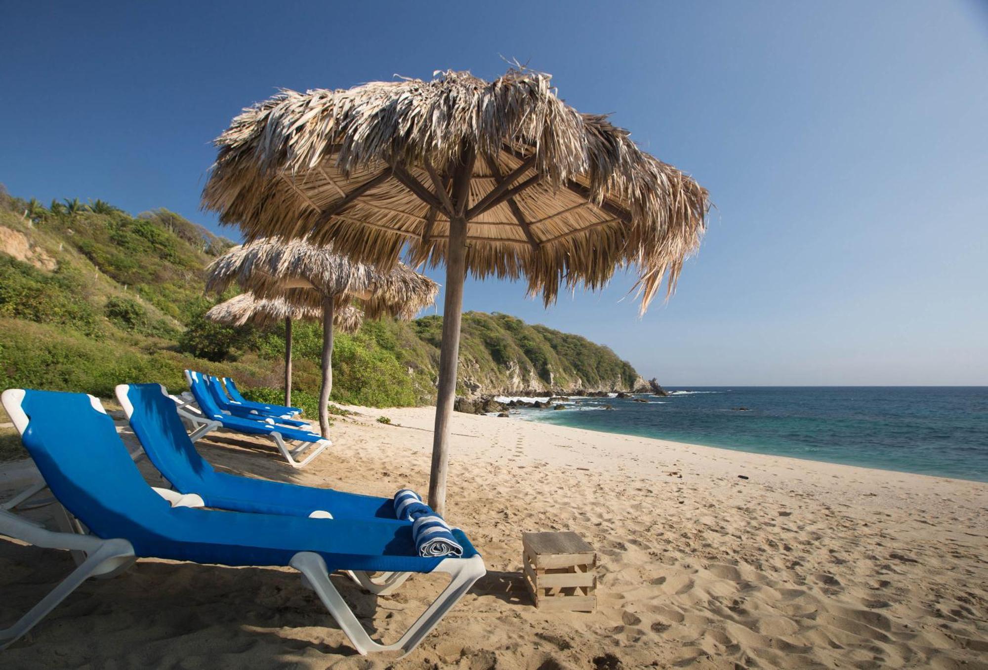 Manta Raya - Right On The Hotel Cuatunalco