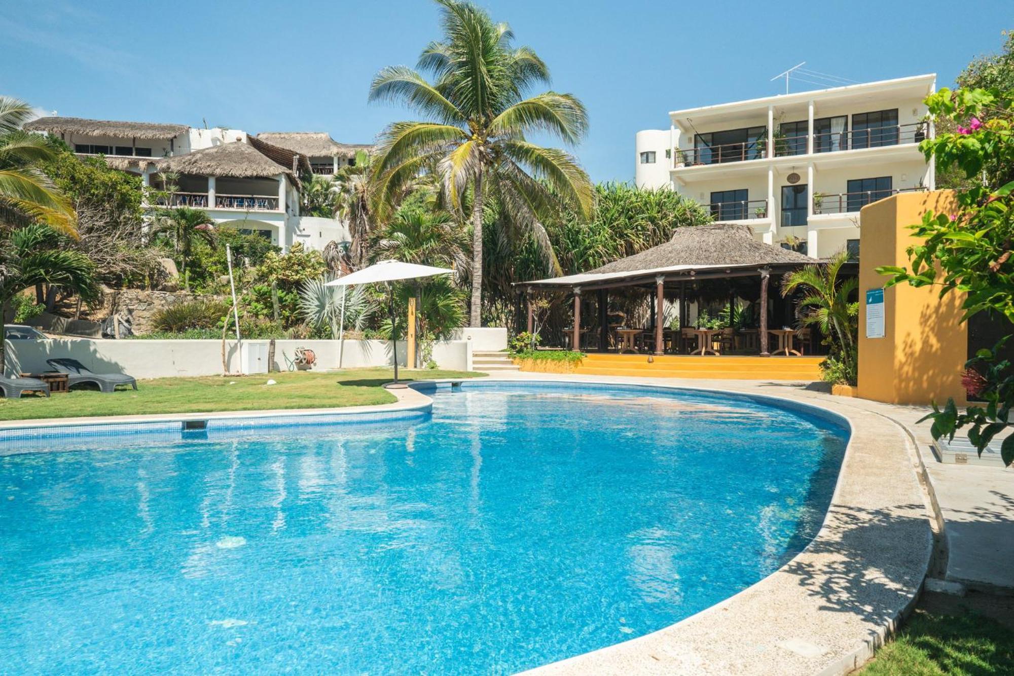 Manta Raya - Right On The Hotel Cuatunalco