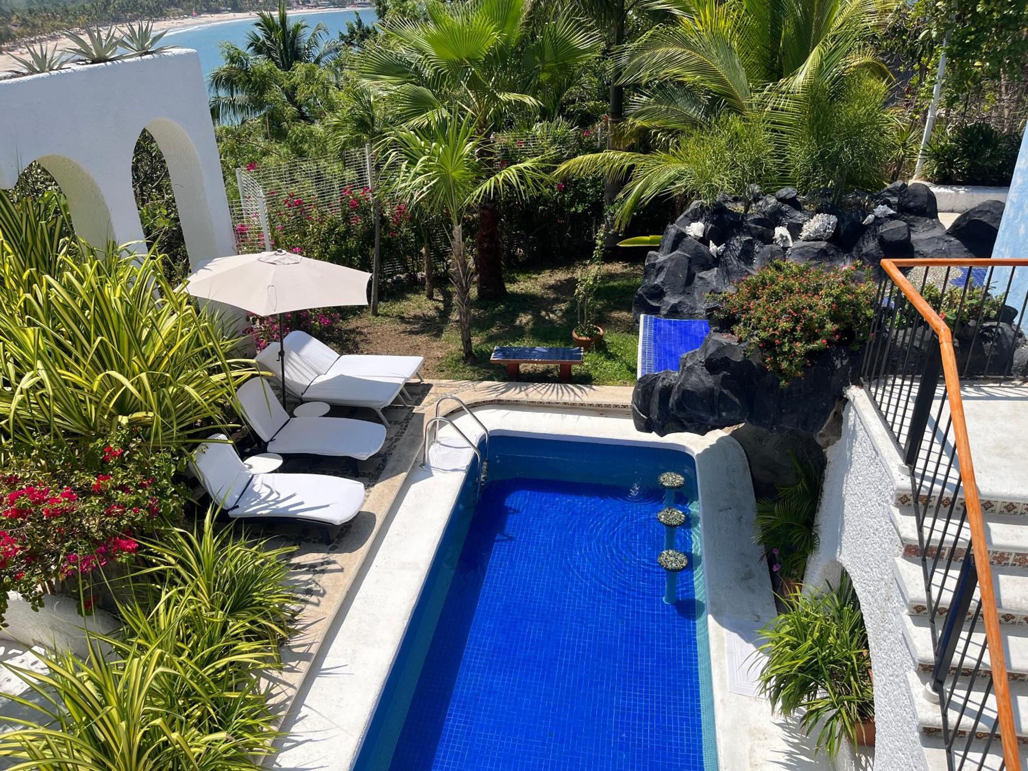 Bed & Breakfast De La Roca Zihuatanejo