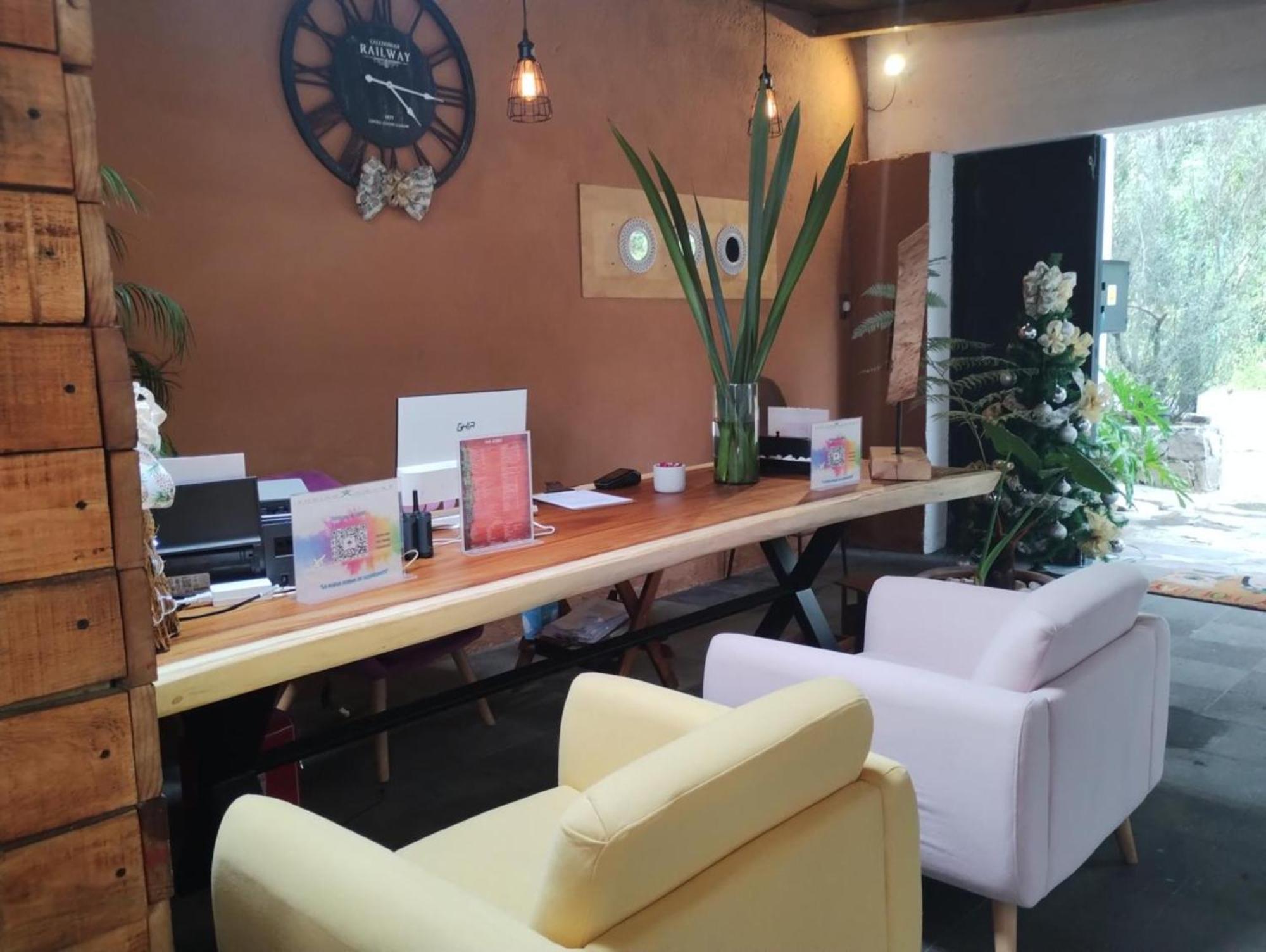Encino House Boutique *