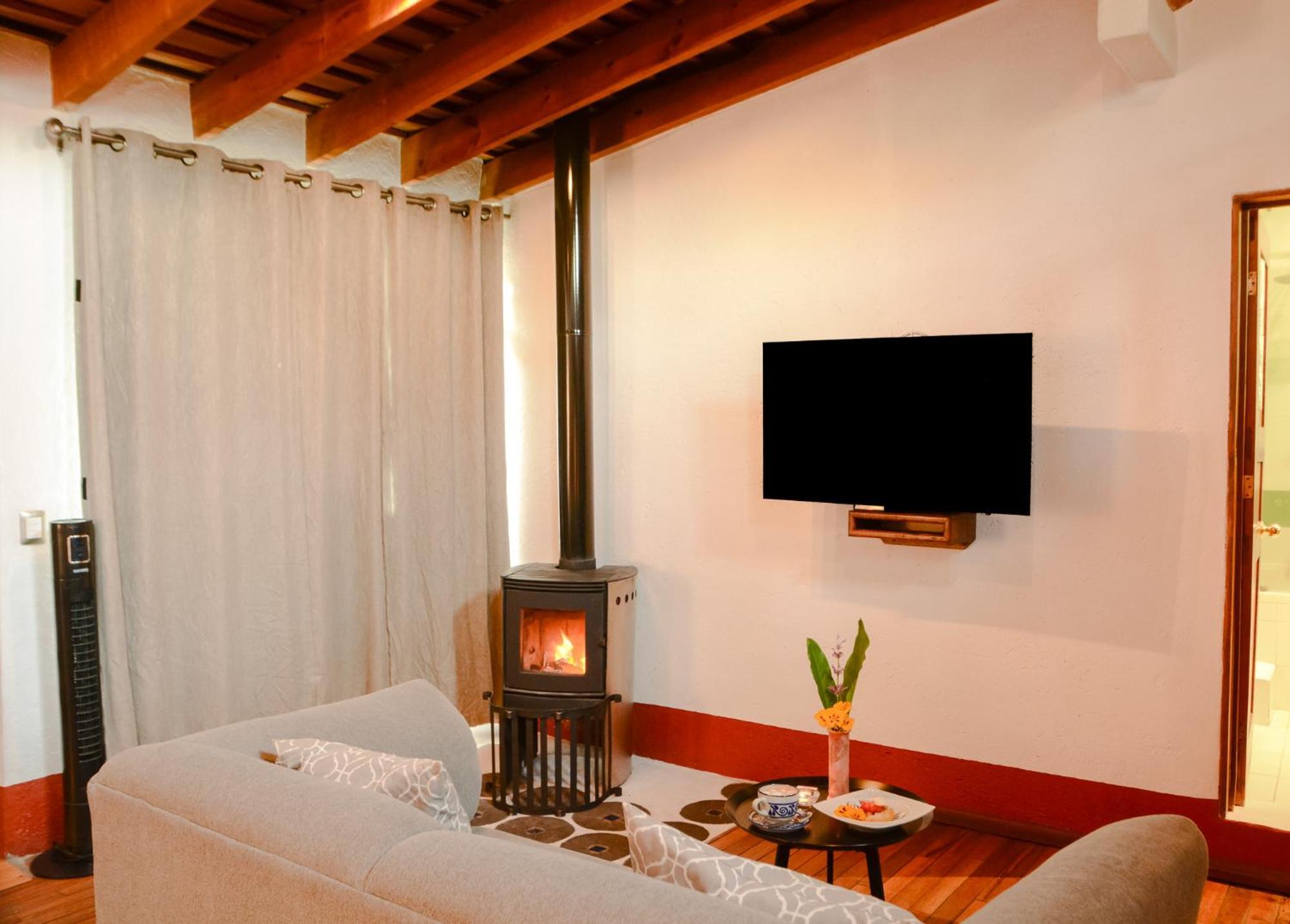 Hotel Meson De Leyendas Breakfast & Downtown Valle de Bravo