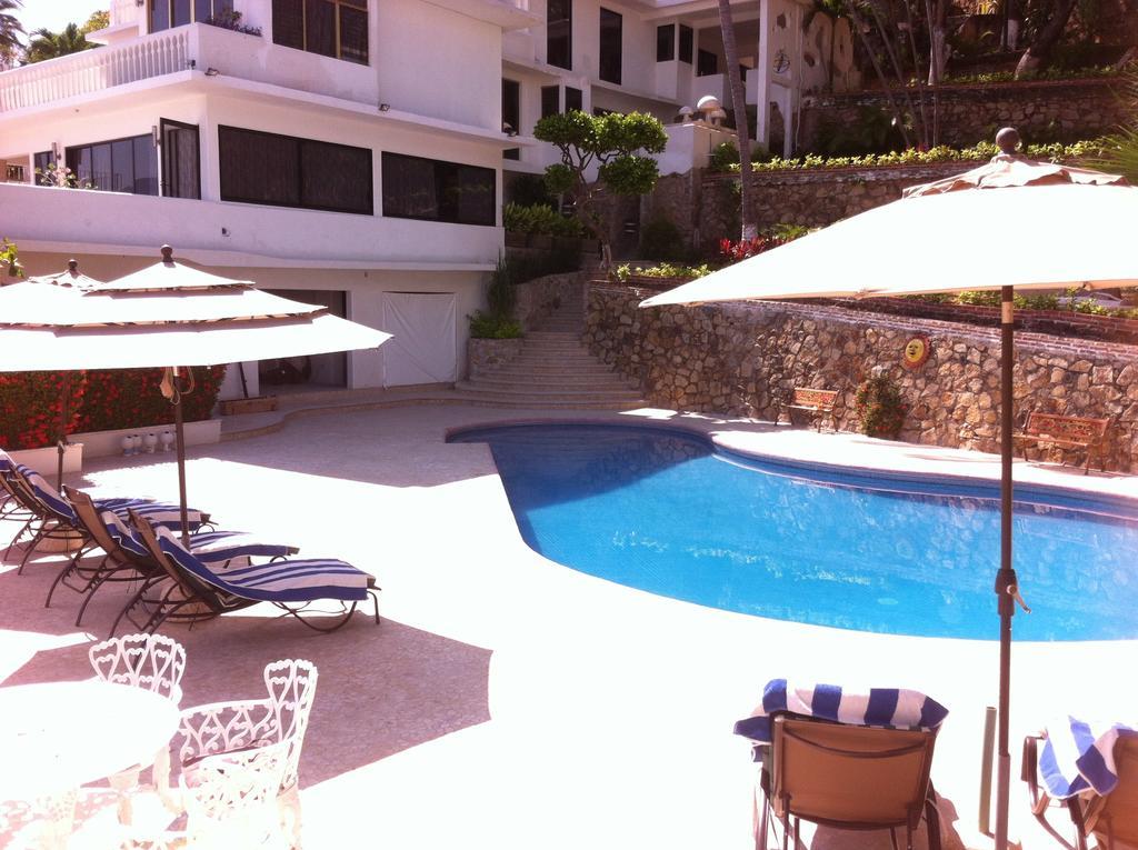 Guitarron Villa