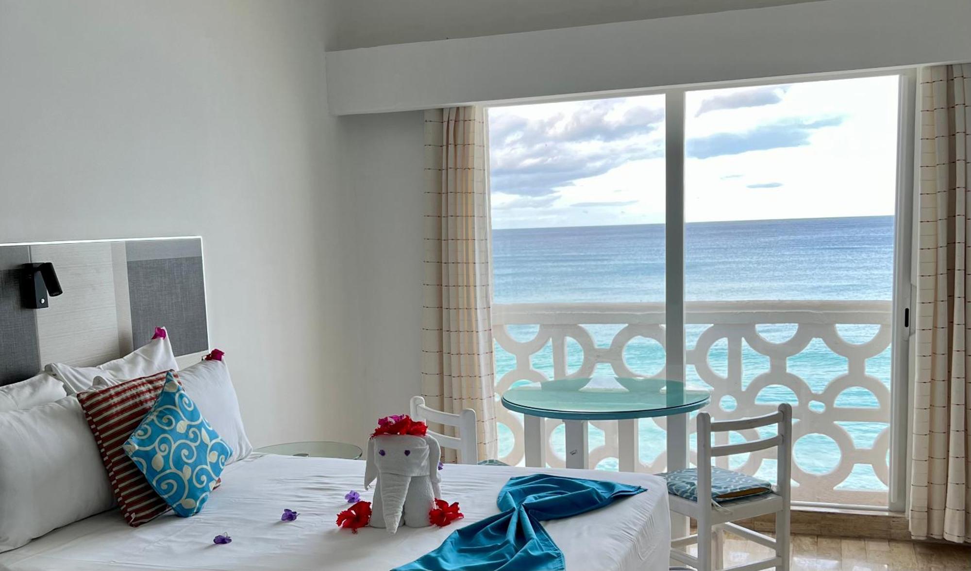 Apartment And Ocean Front