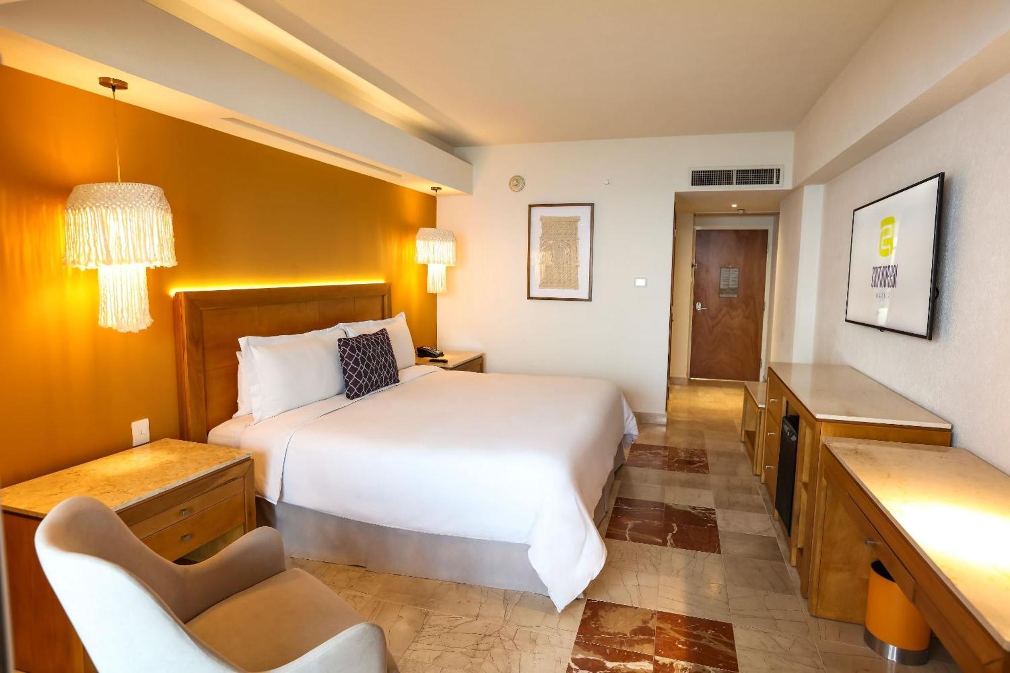 Camino Real Hotel