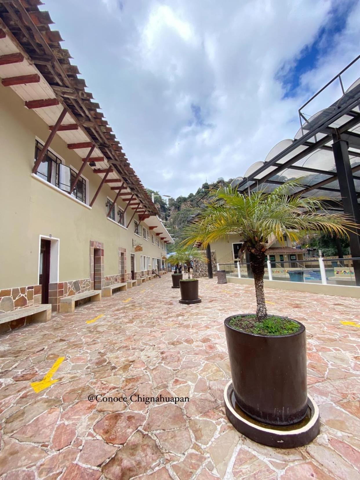 Y Aguas Termales De Hotel