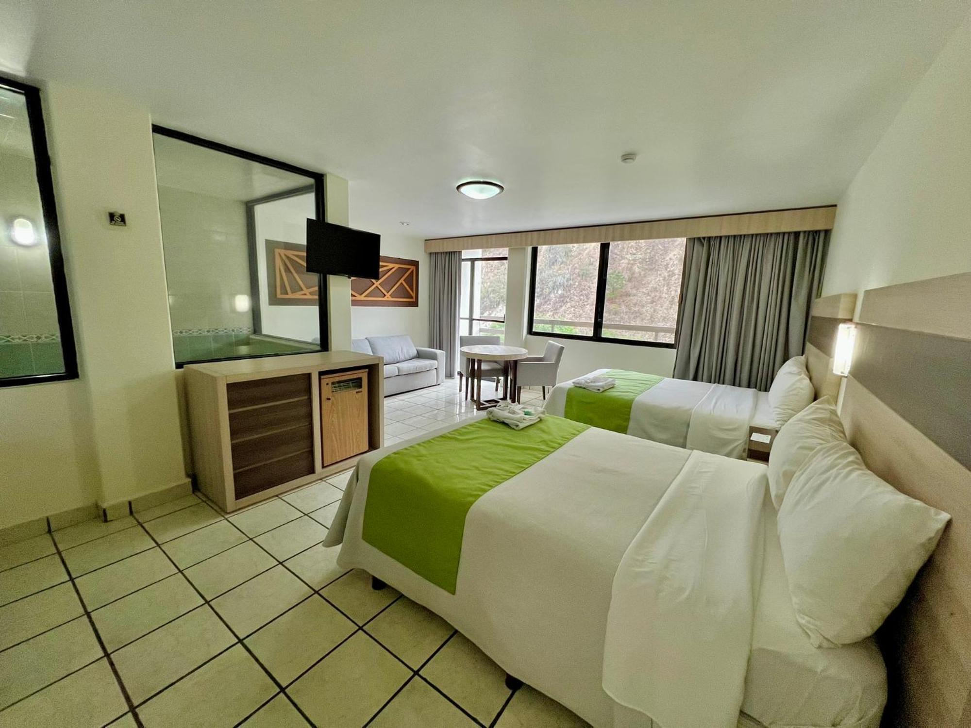Y Aguas Termales De Hotel