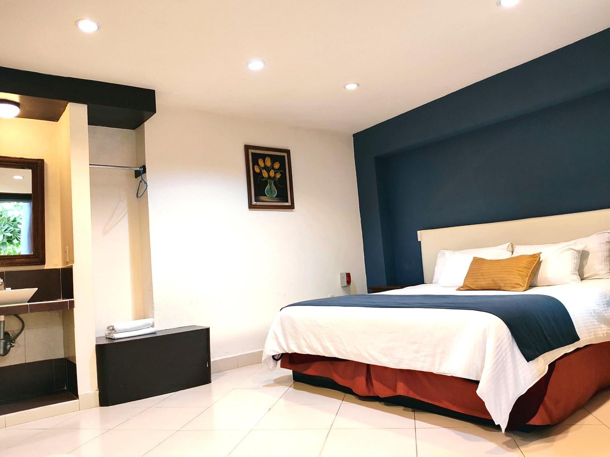 Jardines Del Centro Hotel 3*