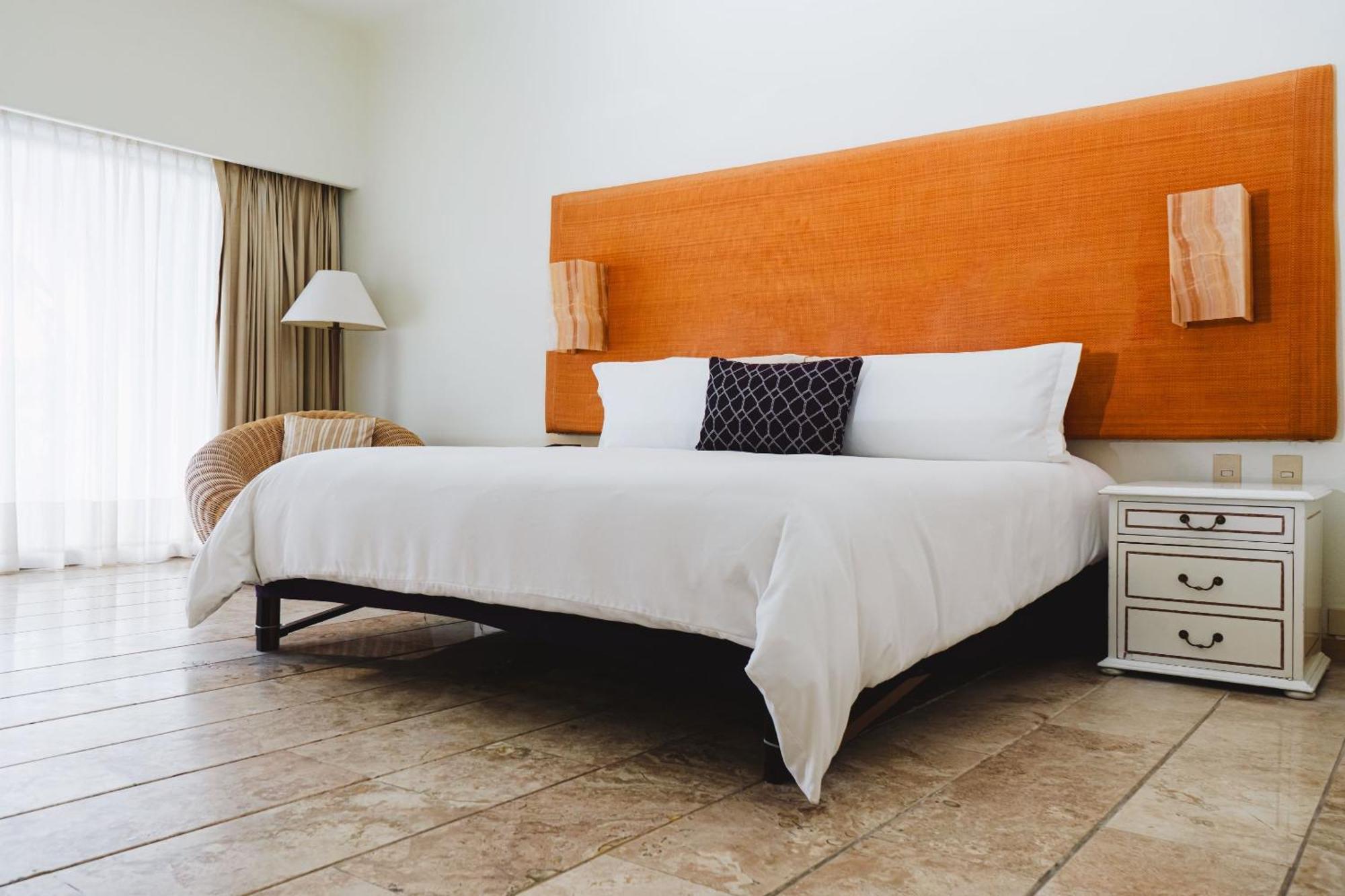 Camino Real Zaashila Huatulco