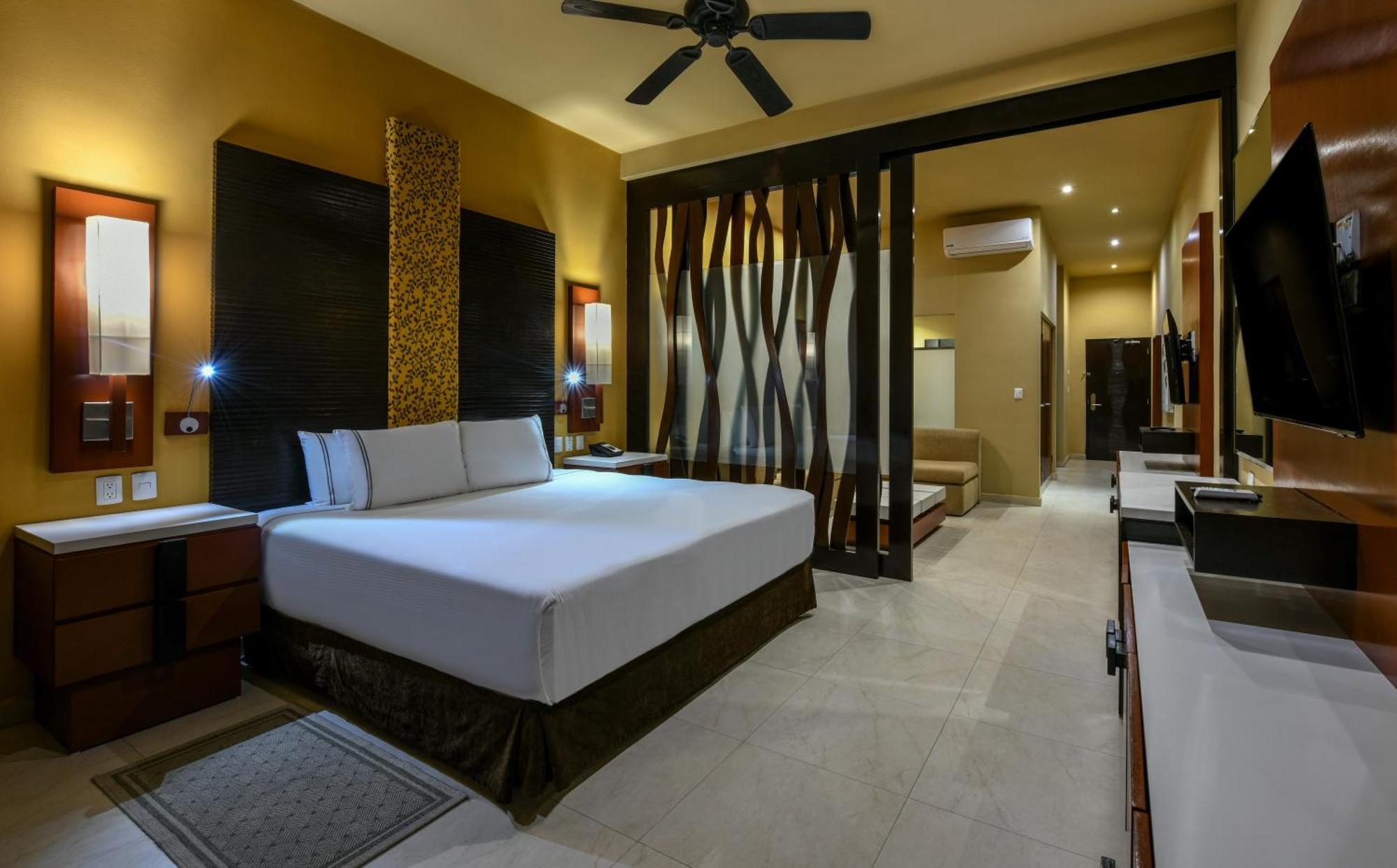 Resort Generations Riviera Maya Family Catamaran, Water Park & Inclusive