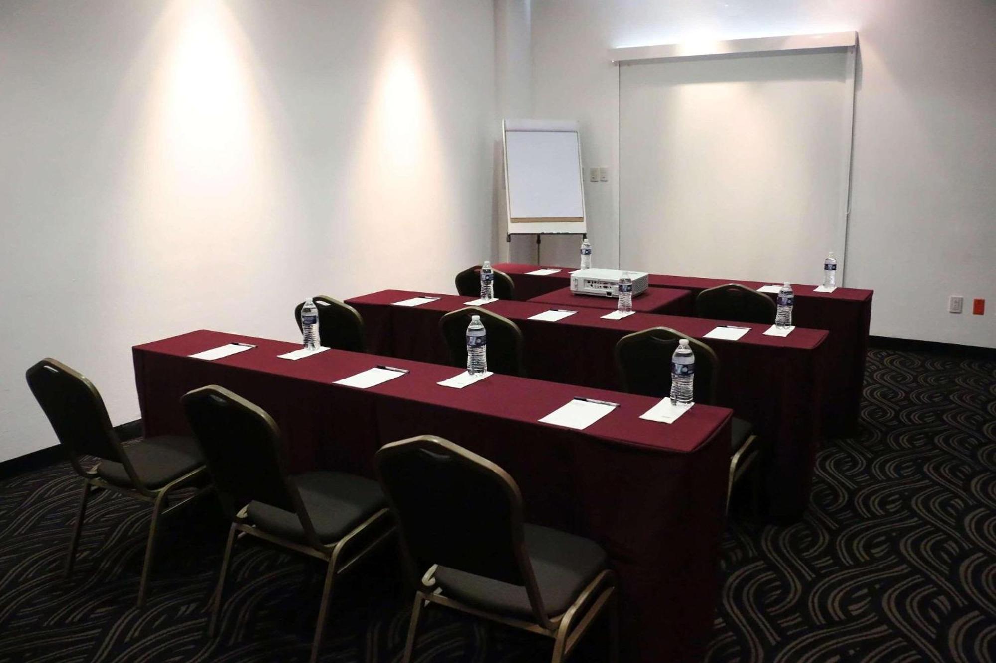 Radisson Poliforum Plaza Hotel 4*