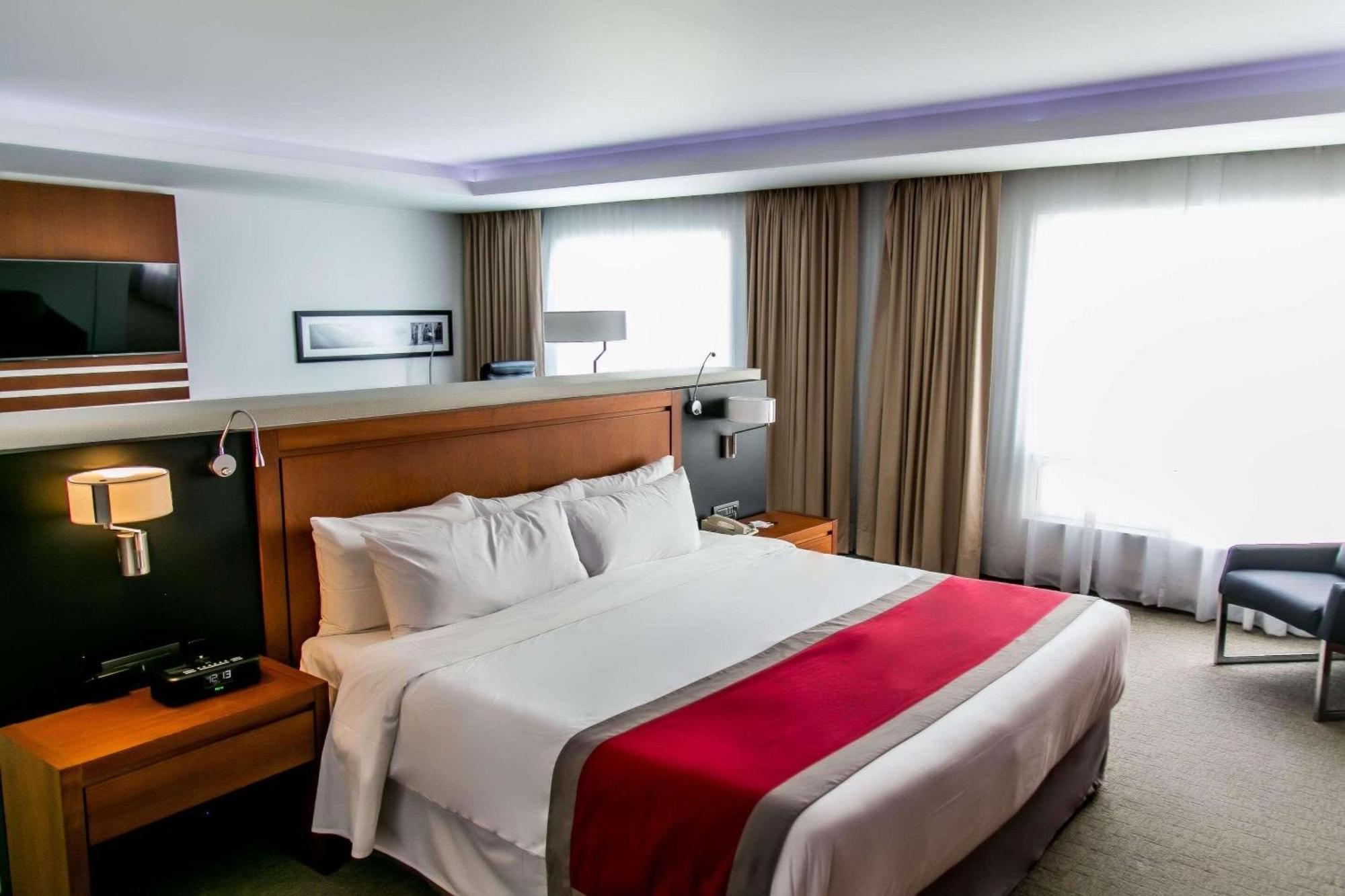 Radisson Poliforum Plaza 4* Leon