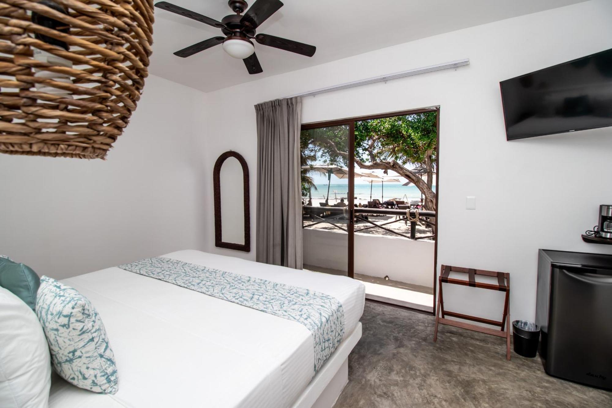 Hau Holbox, Oceanfront Boutique