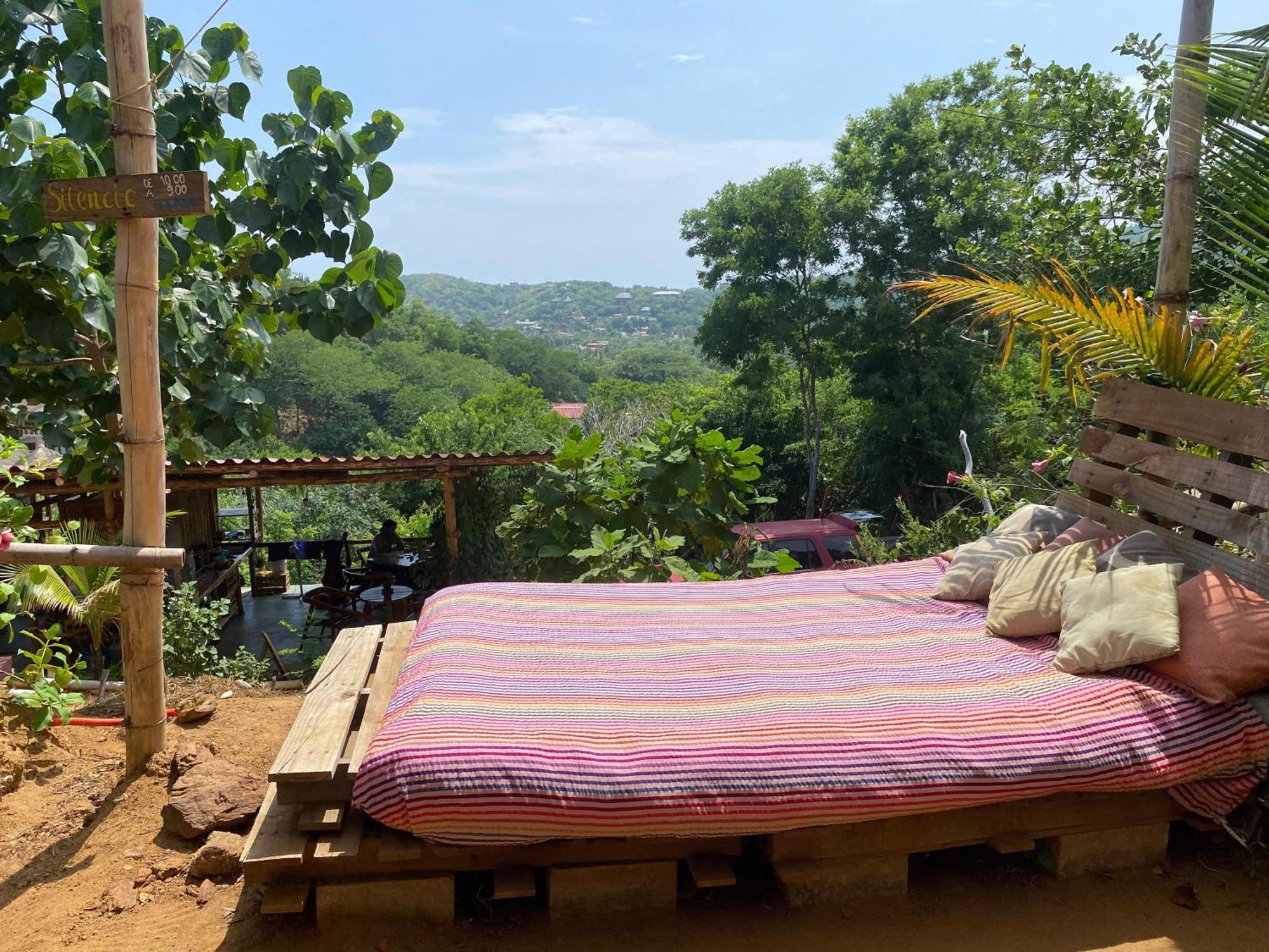 Bajo Estrellas Eco Glamping *