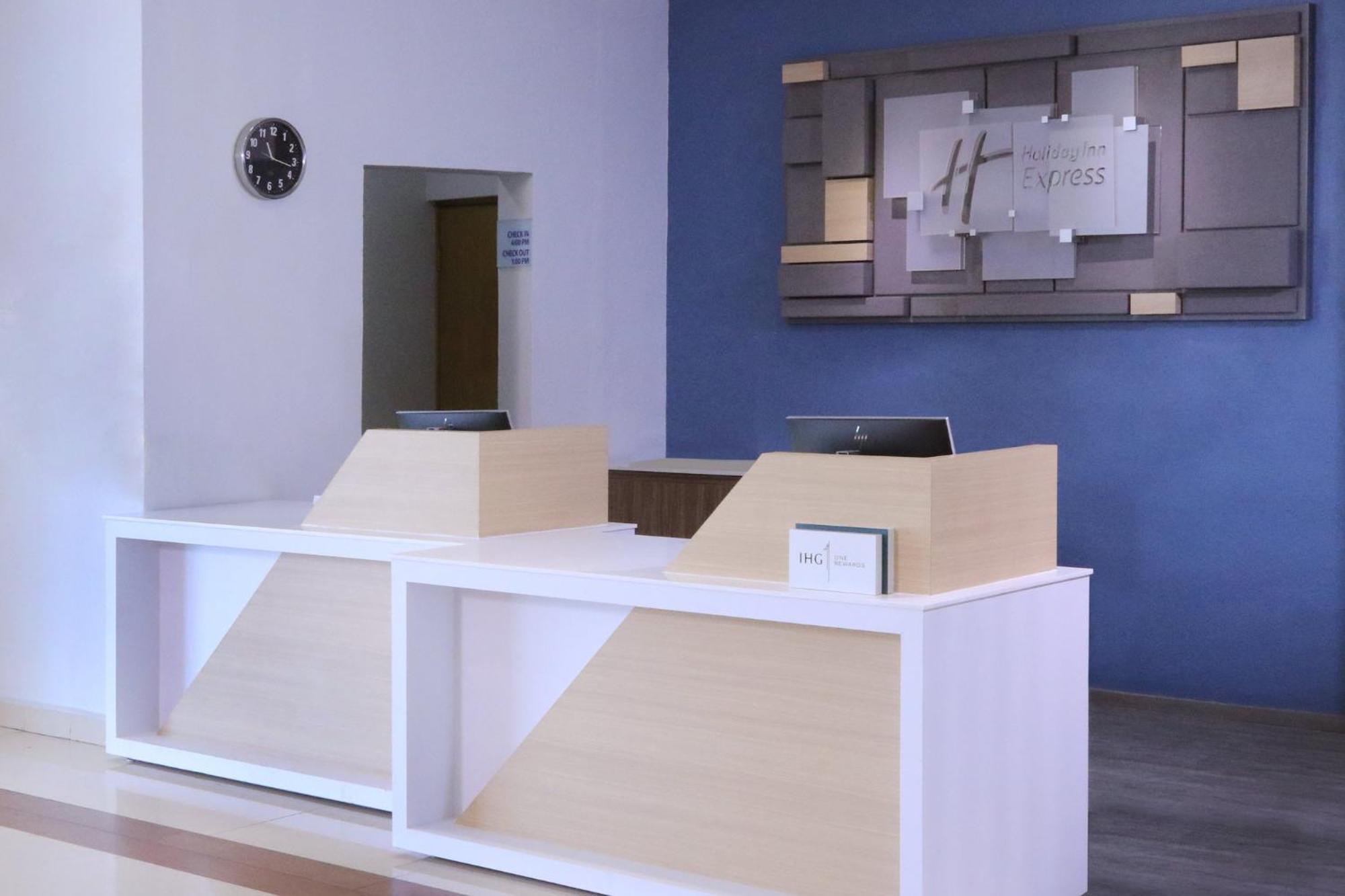 Express By Ihg Hotel