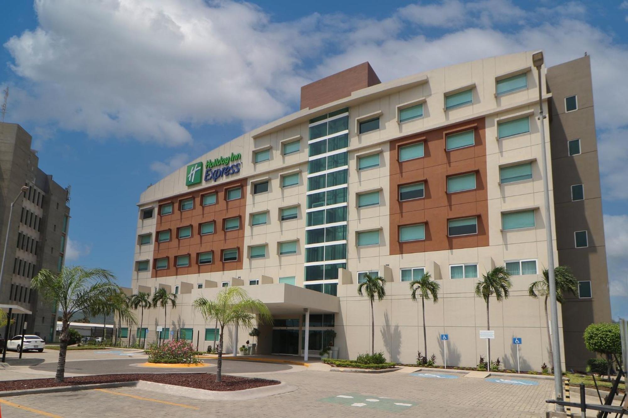 Hotel Express By Ihg Manzanillo