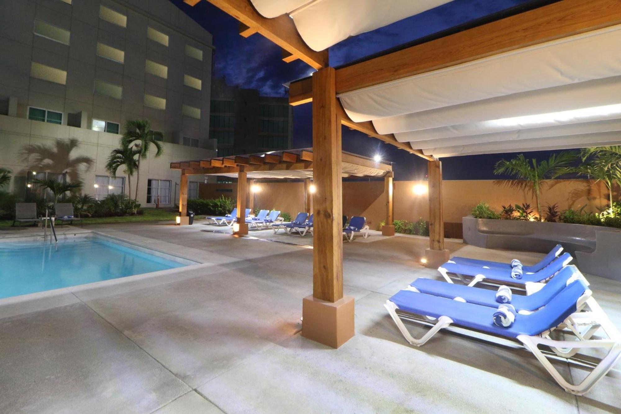 Express By Ihg Manzanillo