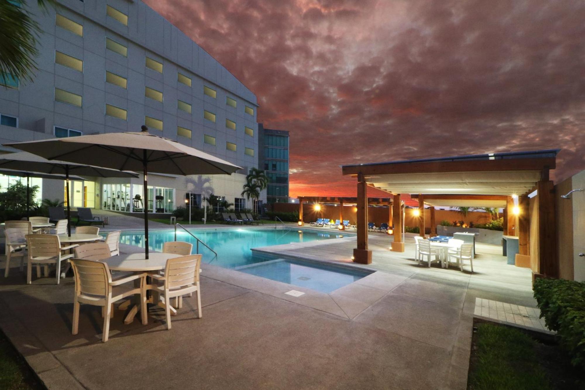 Express By Ihg Hotel Manzanillo