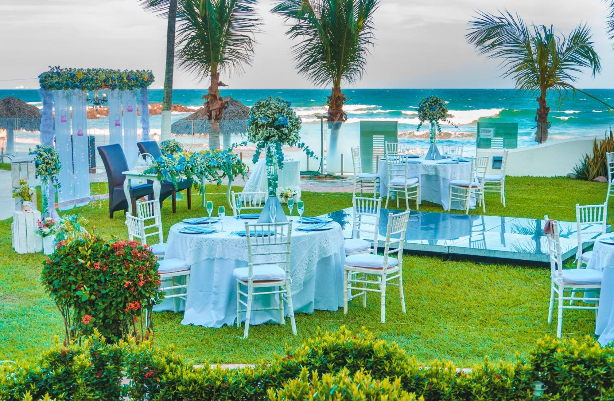 Playa Caracol & Hotel