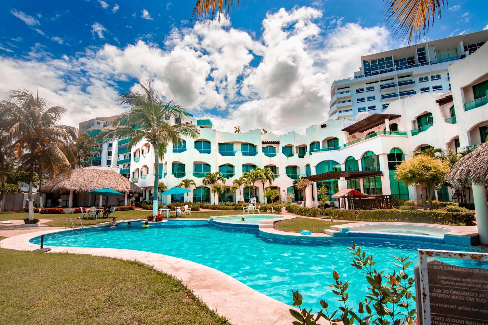 Playa Caracol & Hotel