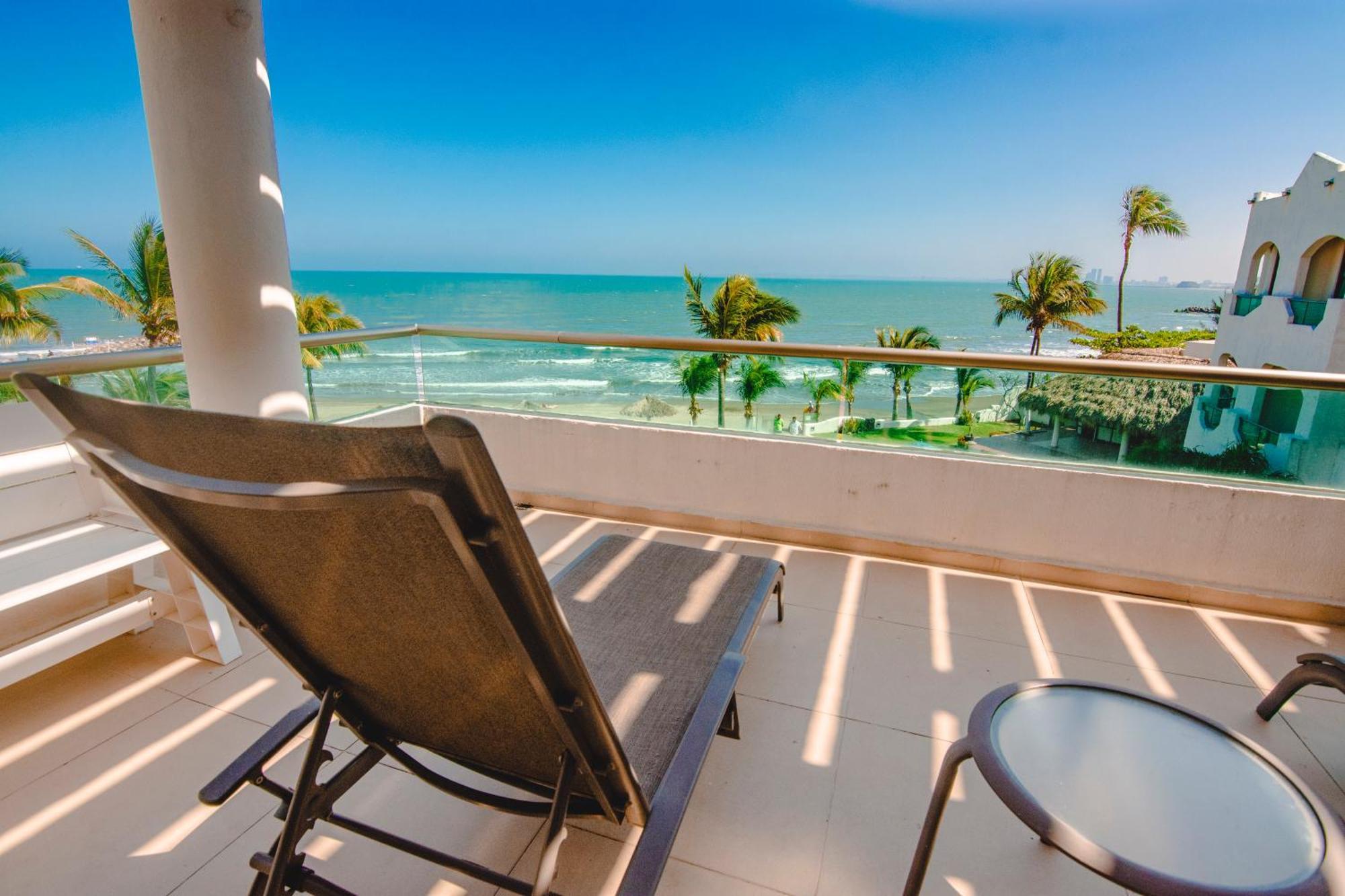 Playa Caracol & Hotel