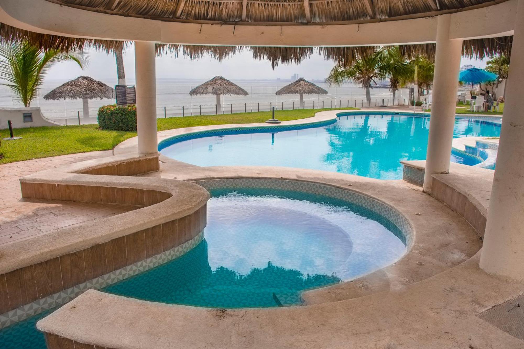 Playa Caracol & Hotel