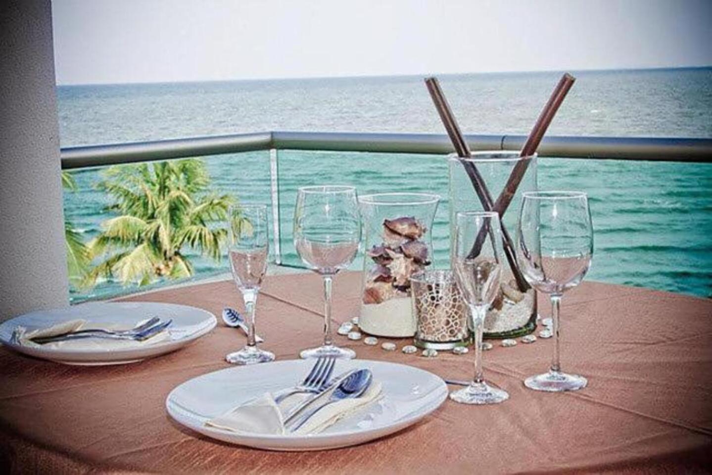 Playa Caracol & Hotel