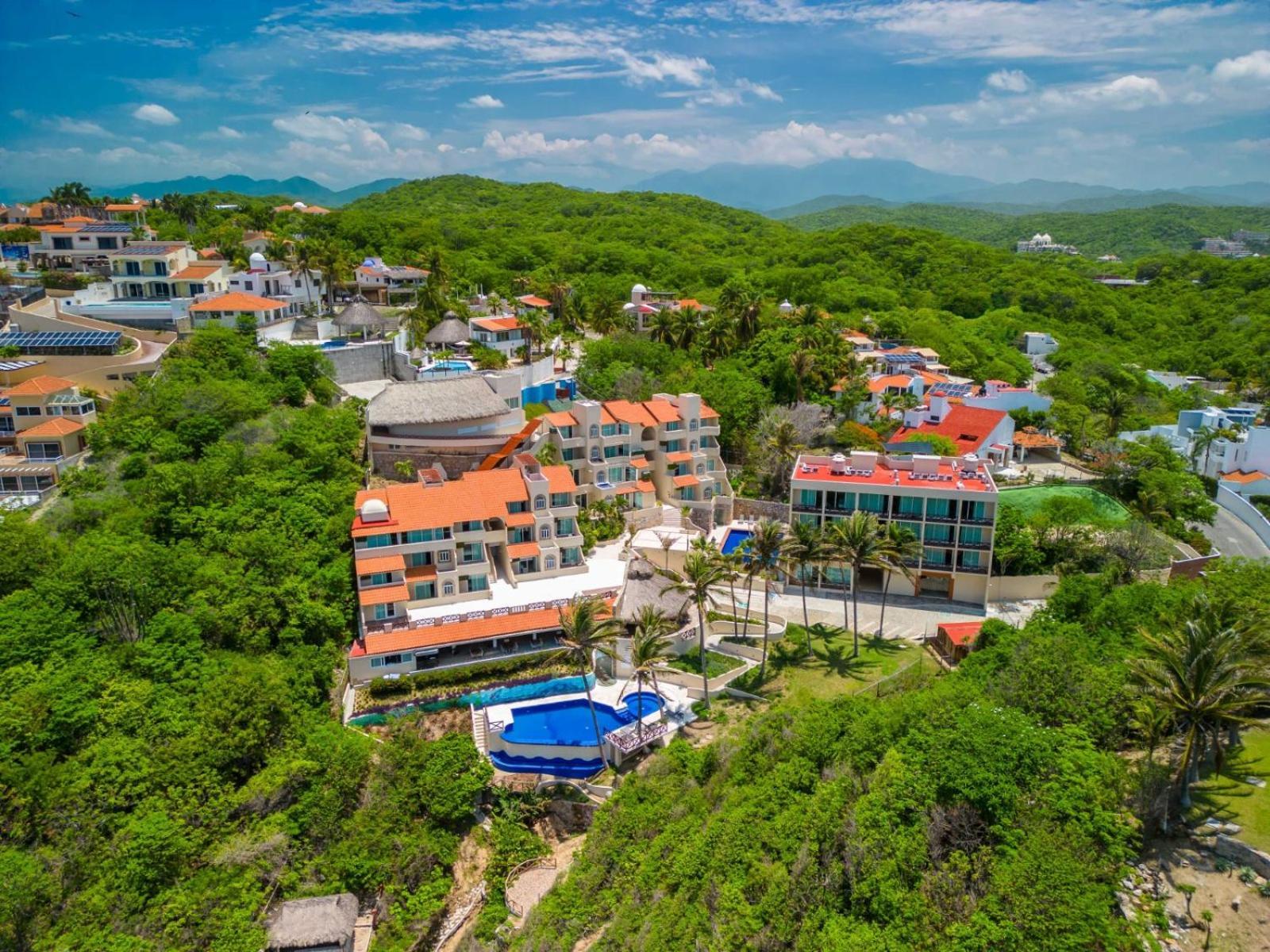 Coral Huatulco Hotel