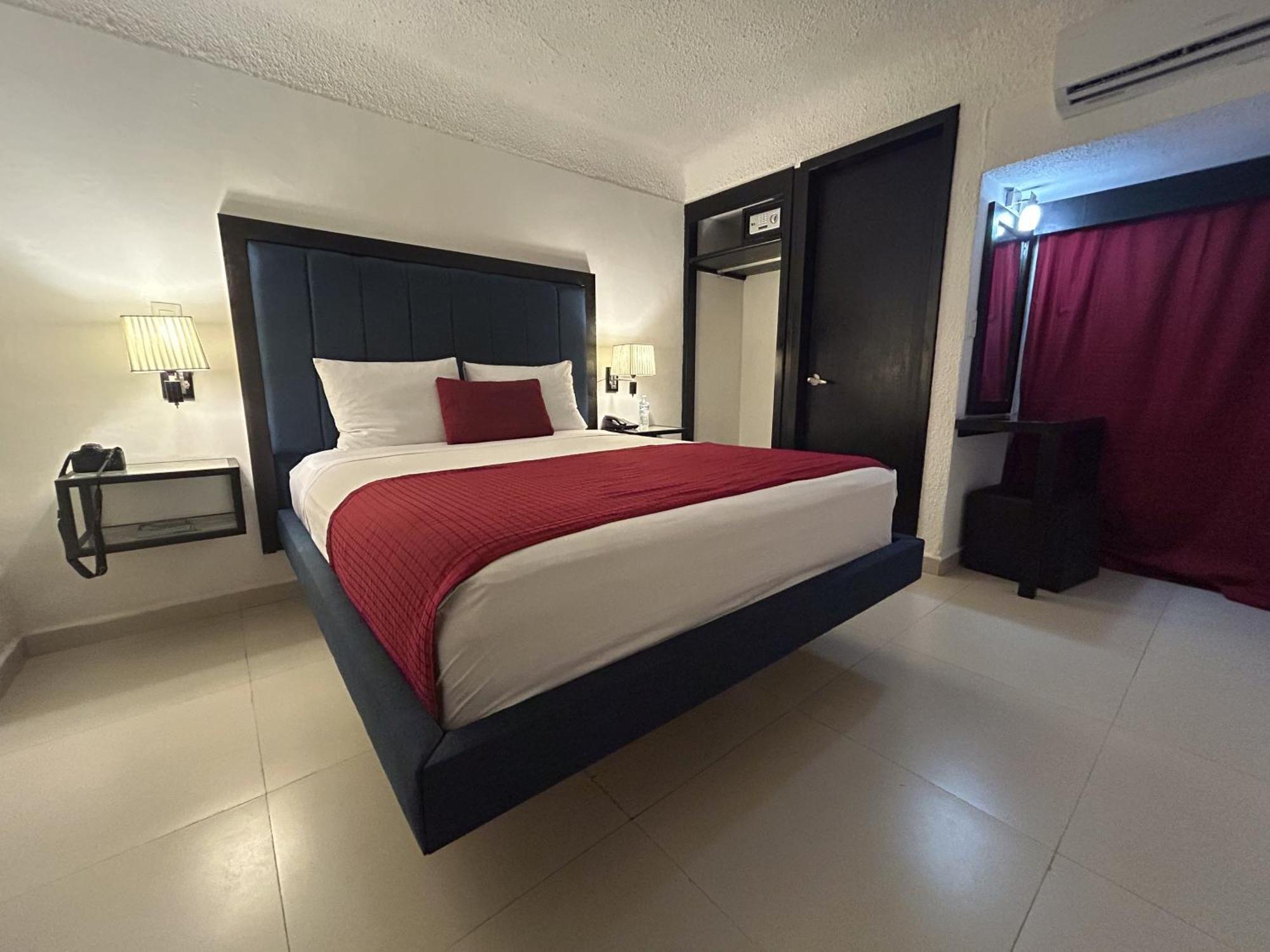 Choco's Hotel