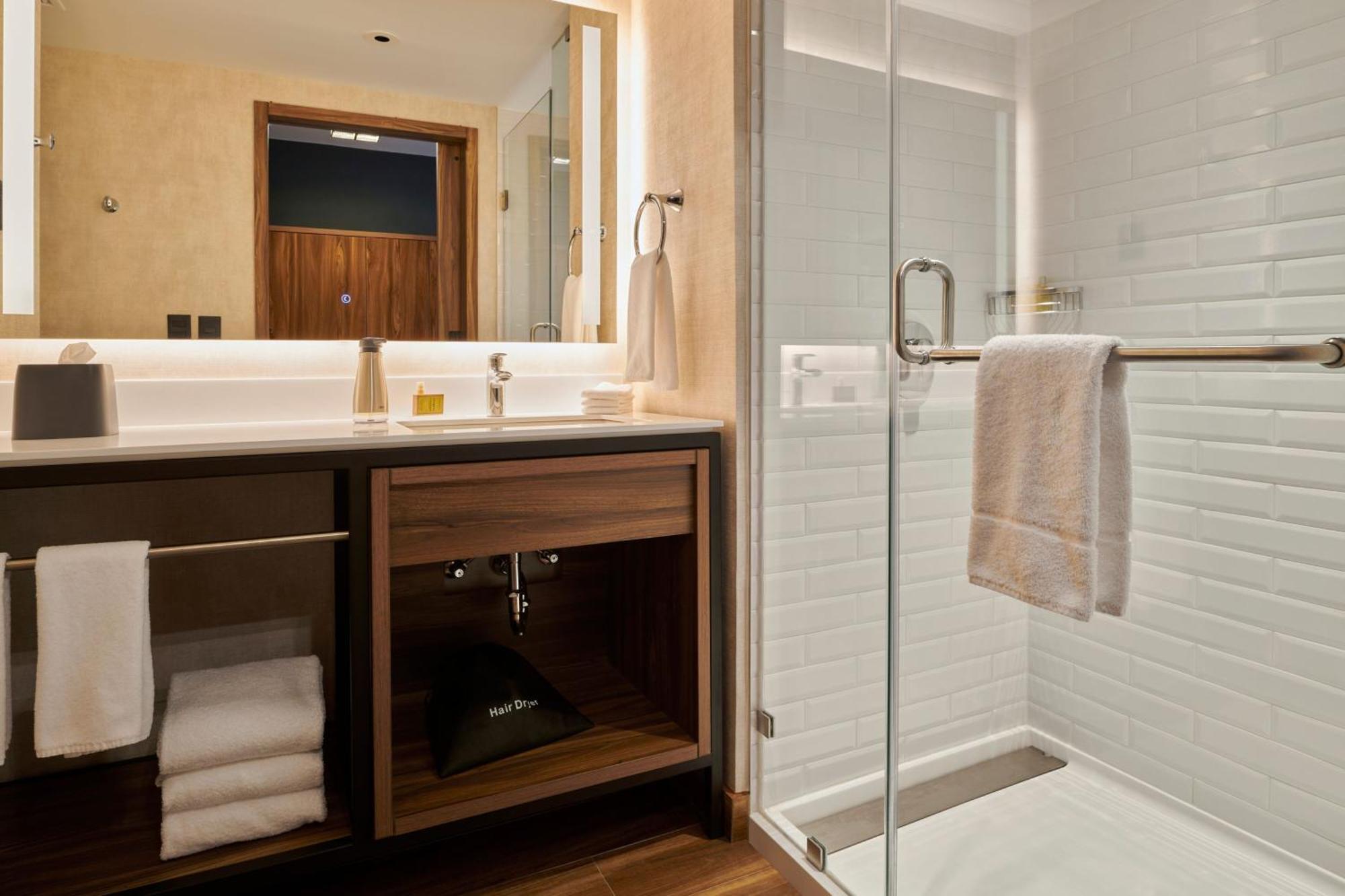Hotel Four Points By Sheraton Uno 4*