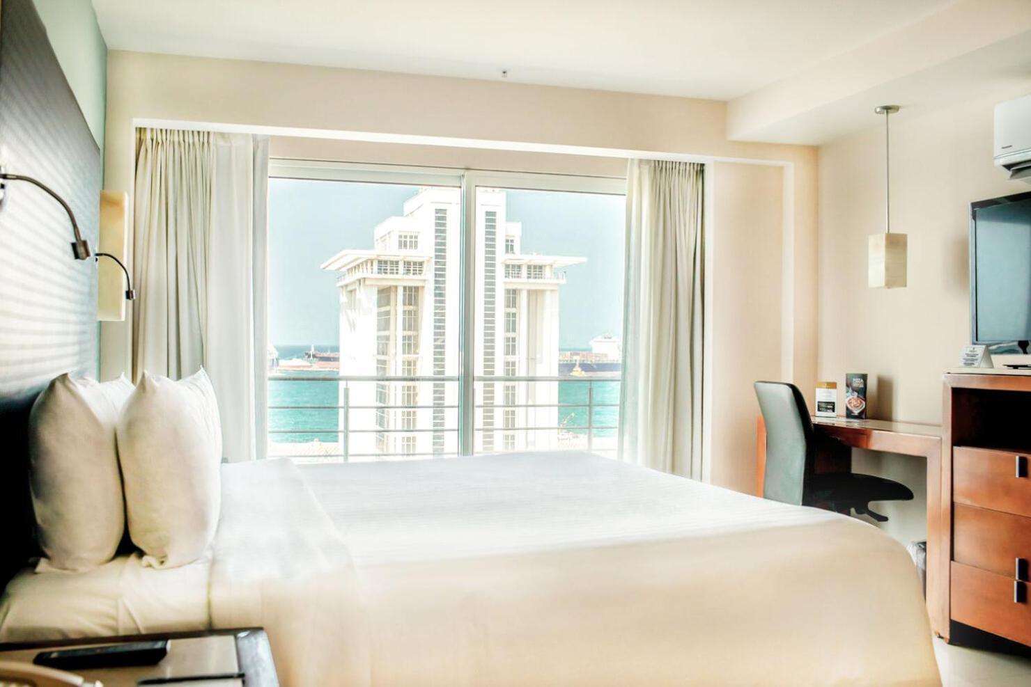 Emporio Hotel 5*