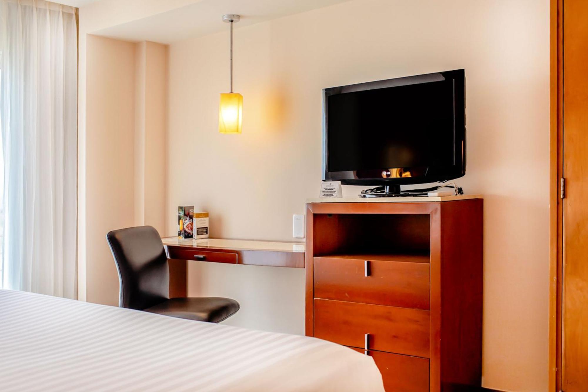 Hotel Emporio 5*